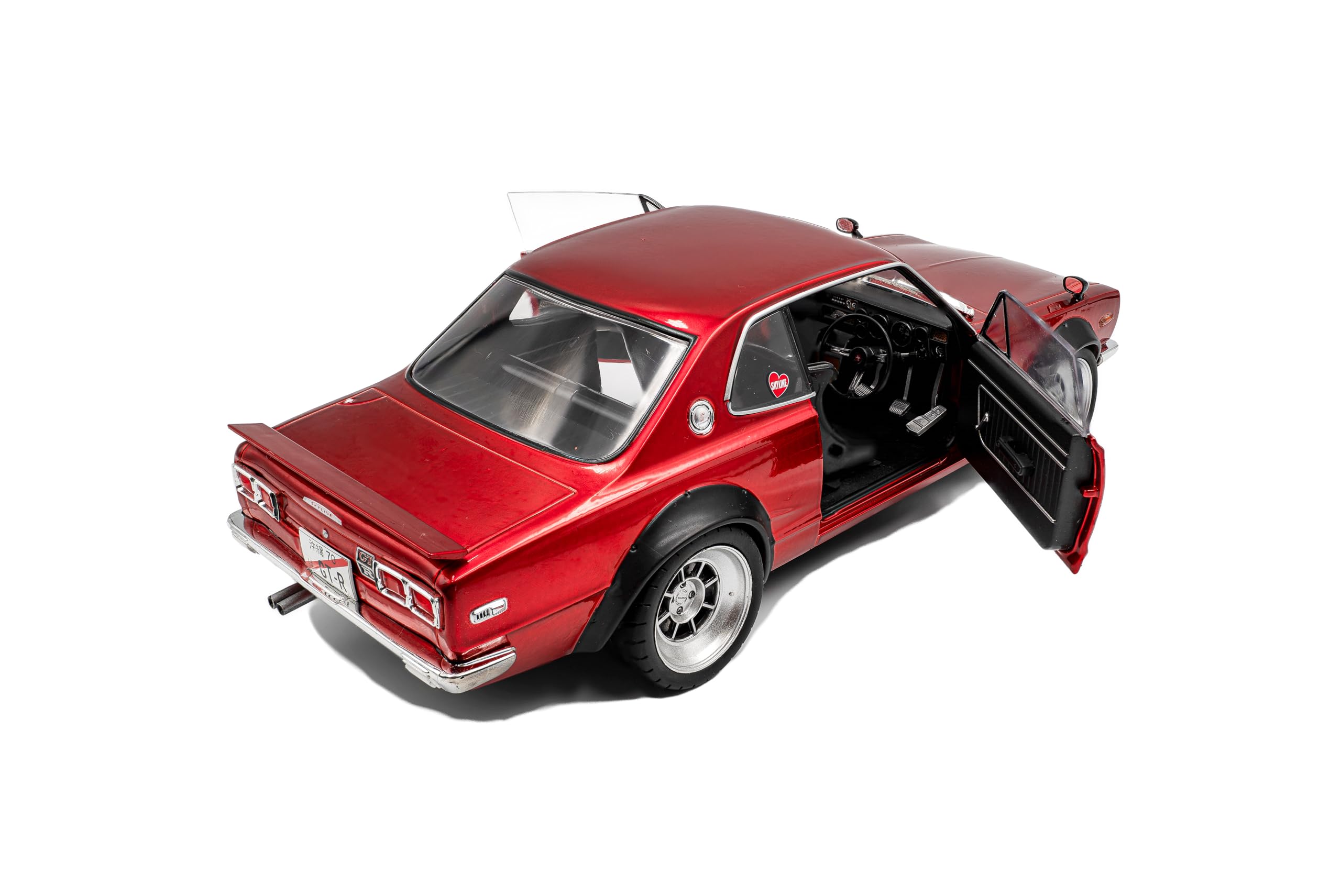 Solido Nissan Skyline (C10) Hakosuka – JDM-Klassiker, kantige Coupéform, Motorsport-Look, Kotflügelverbreiterungen, Diecast Modellauto, Rot, 1:18