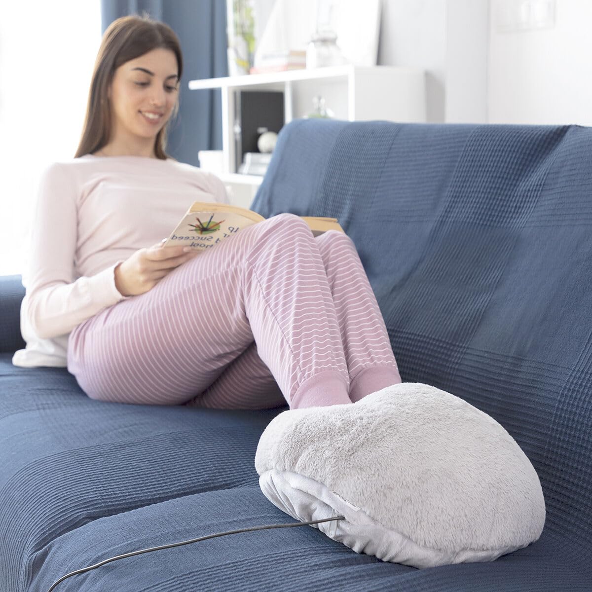 InnovaGoods® Chauffe-pieds électrique, Design ergonomique et portable, 3 niveaux de température réglables, Câble d'alimentation de 1,5m, Réchauffe vos pieds en quelques secondes, Idéal pour l'hiver.