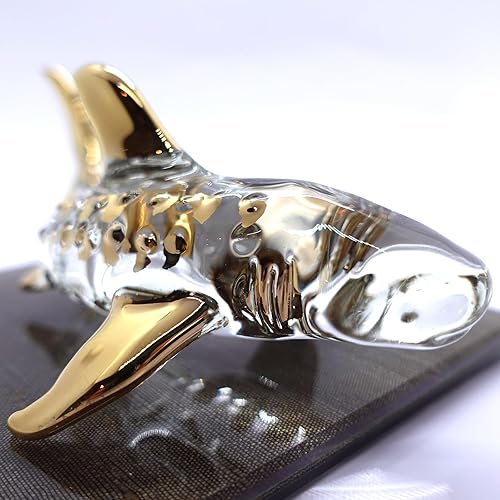 Miniatura 3 de Figuras miniatura de ballena y tiburón, animales marinos, arte de vidrio soplado a mano, regalo coleccionable para decorar (5.5 pulgadas, oro