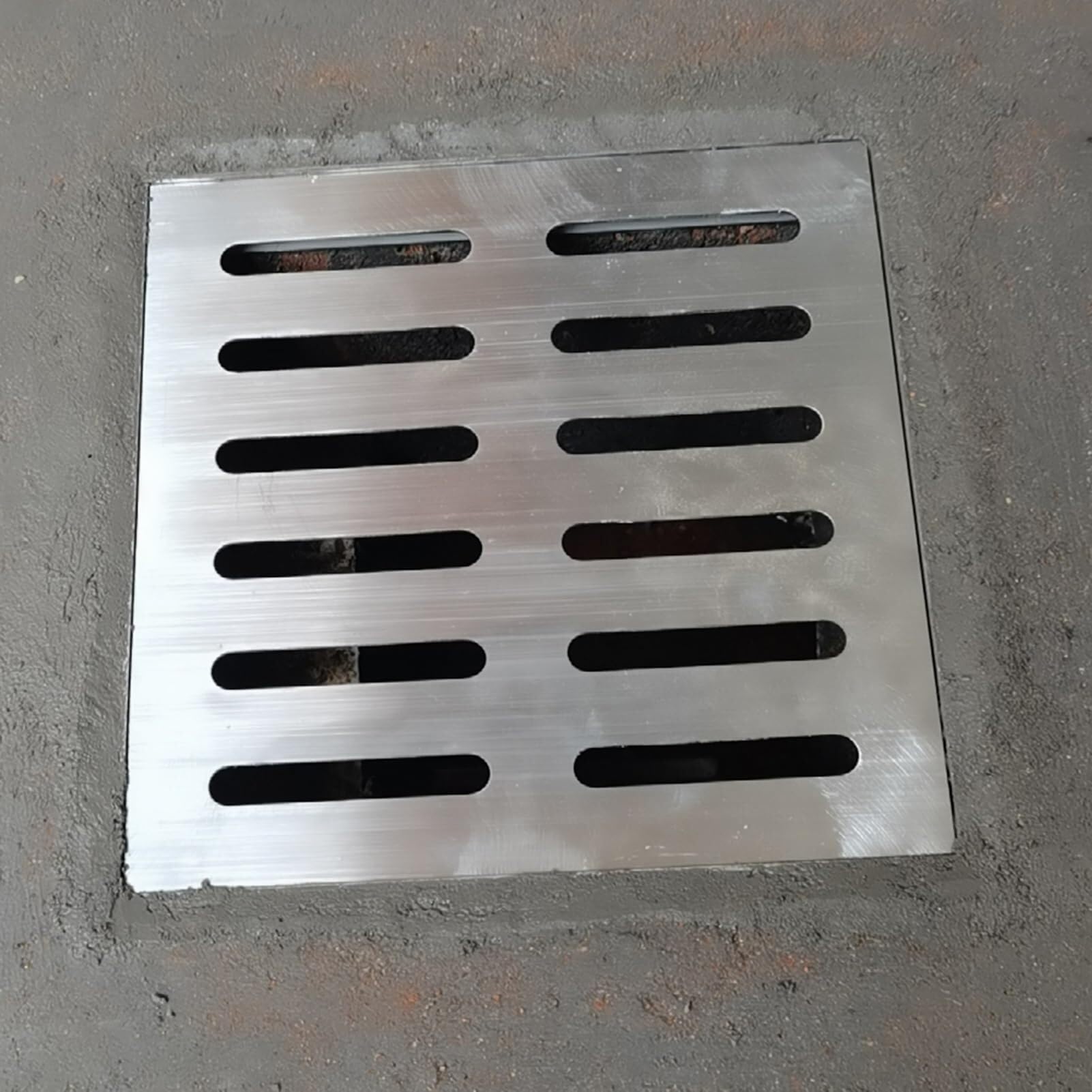 Wytrzymała kratka odpływowa ze stali nierdzewnej z podstawą, trwała, odporna na rdzę osłona odpływowa do ogrodu, podwórka, patio, garażu, zapobiega zatykaniu się, łatwy montaż