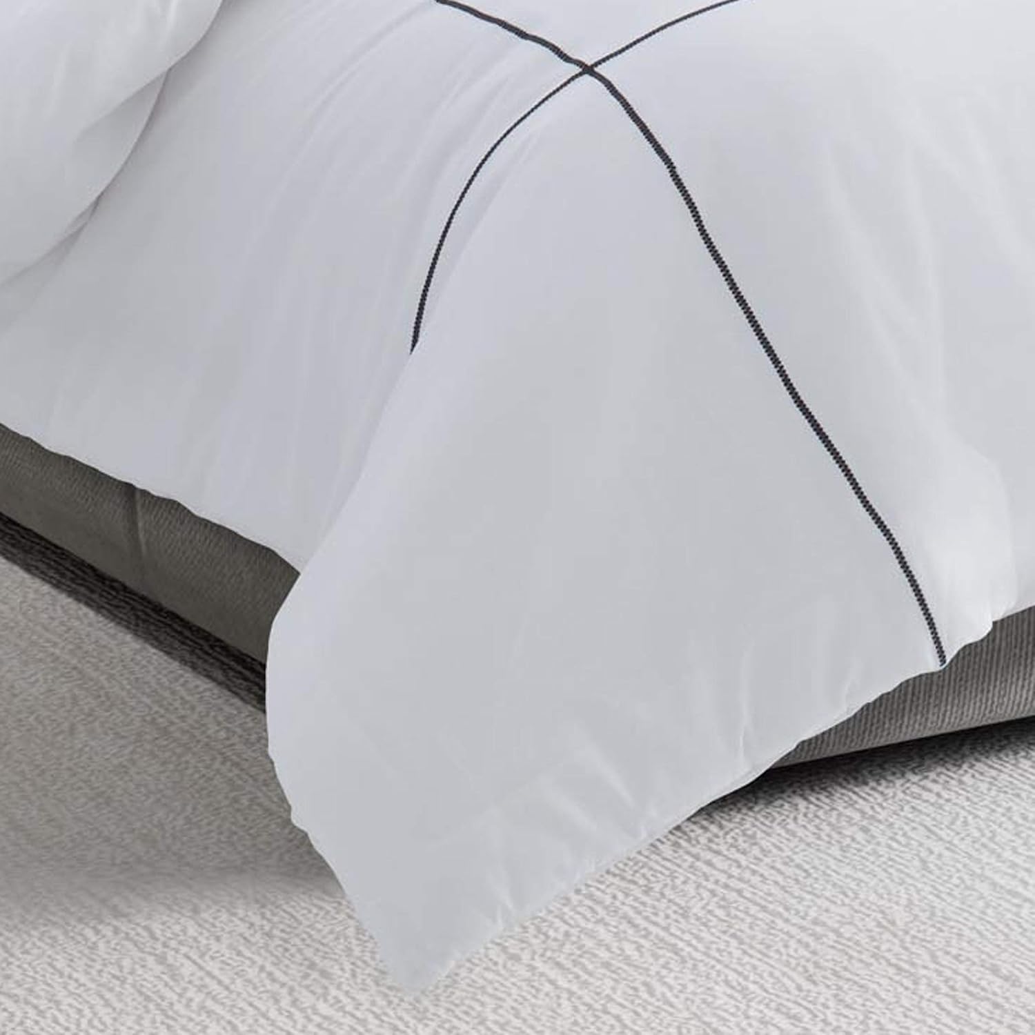 Blасk Frіdау 🔥 Vera Wang | Zig Zag Collection | 100% Cotton Soft, Smooth, and Silky Sateen, 3-Piece Duvet Cover Set, Minimalistic and Modern Style for Bedroom Décor, King, White