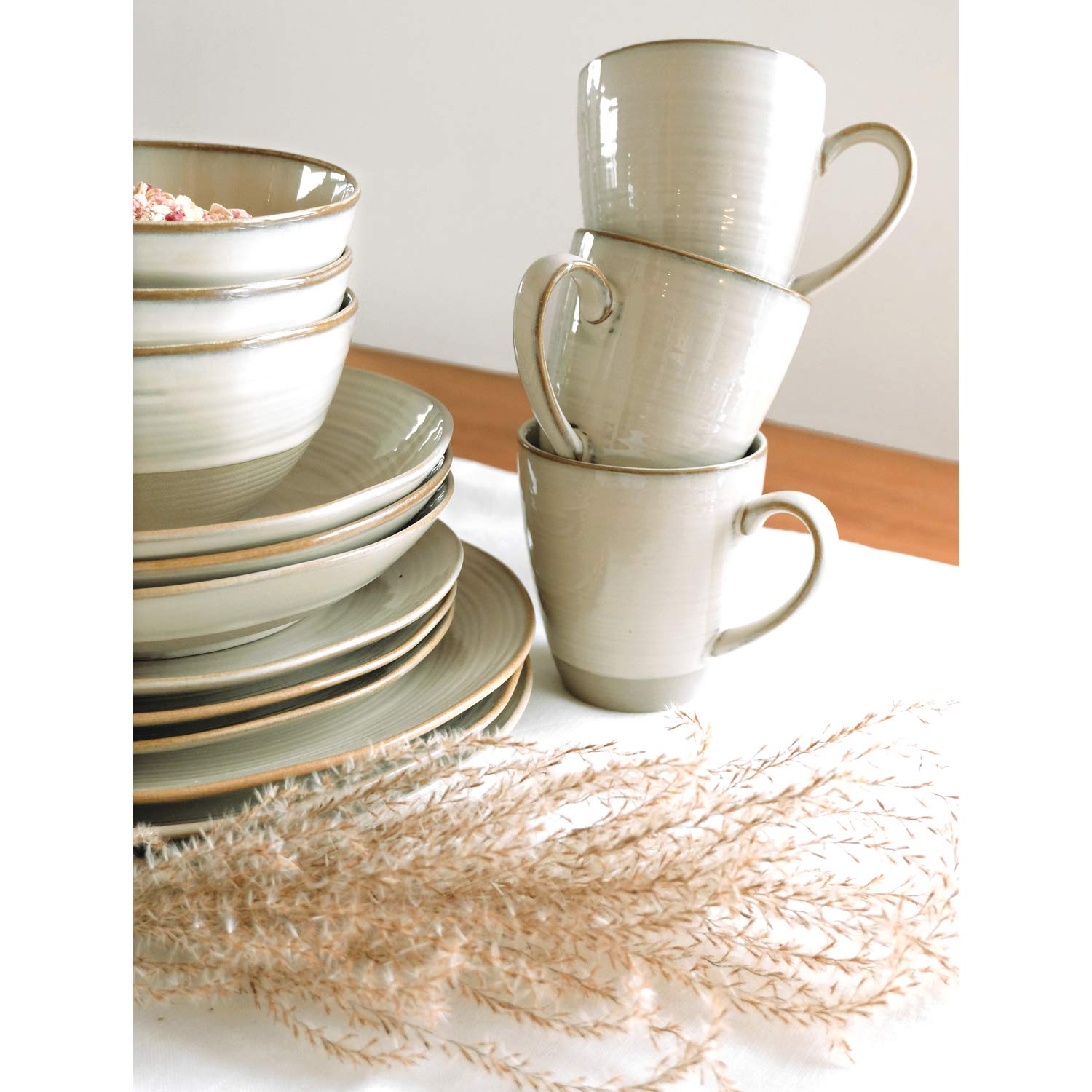 MÄSER 931818 Serie Nottingham Vintage Geschirr-Set für 4 Personen, 12-teiliges Frühstücksservice mit unregelmäßig runden Formen im Retro Look, Steinzeug, Beige