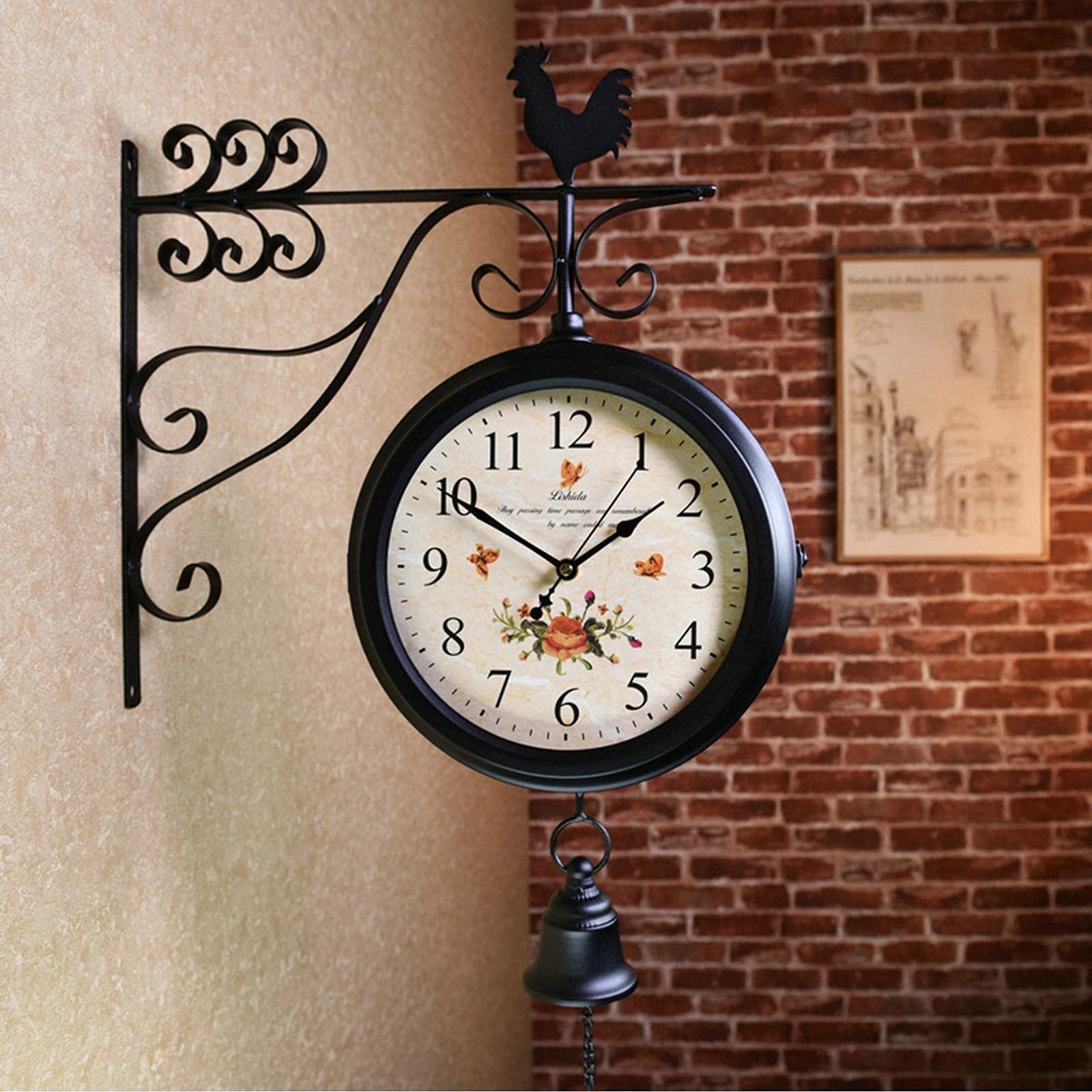 Horloge murale rétro double face en métal au design suspendu noble