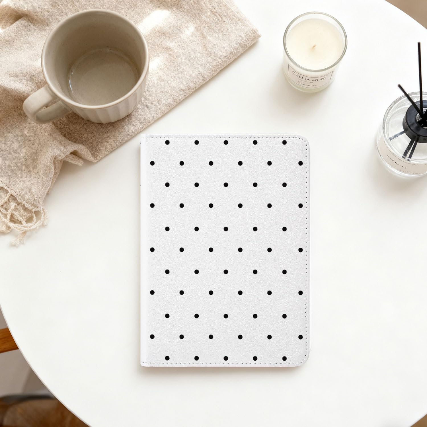 KPW6 Schutzhülle für Kindle Paperwhite 12. Generation, 17,8 cm (7 Zoll), 2024, niedliches gepunktetes ästhetisches Design, Folio-Schutzhülle mit Ständer und Handschlaufe, PU-Leder