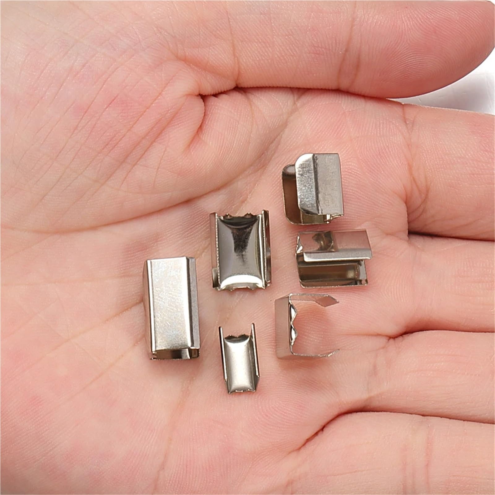 Zaślepki do wyrobu biżuterii, 600 szt. Metalowe klipsy do sznurka DIY 5x10mm przewód mocujący zaciskany sznurek skórzana lina składany klips wyrobu biżuterii elementy bransoletki(5x10mm)