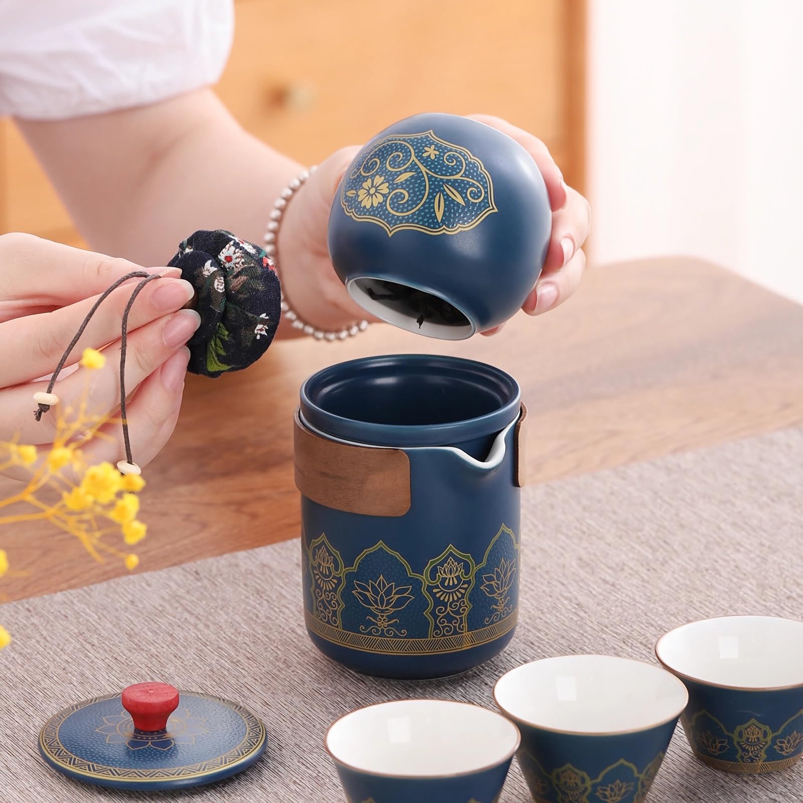 Servizio da tè in porcellana, set da tè cinese da viaggio con 6 tazze in ceramica, piccola teiera con filtro integrato per tè sfuso, elegante blu