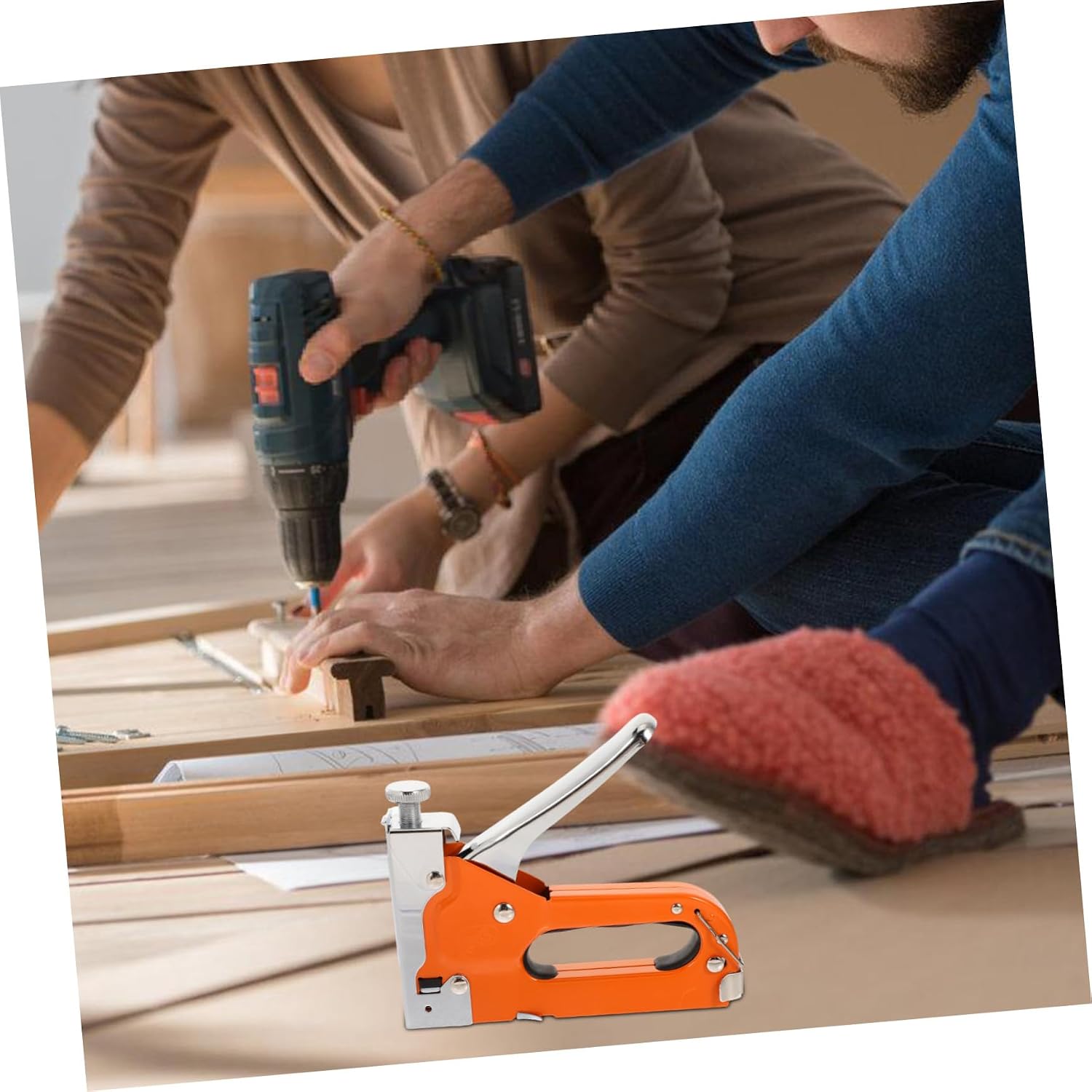 Manual Wood Stapler and Staple Removal Tool Set with 600 Staples and Remover Hand Operated for Carpentry and Upholstery Projects