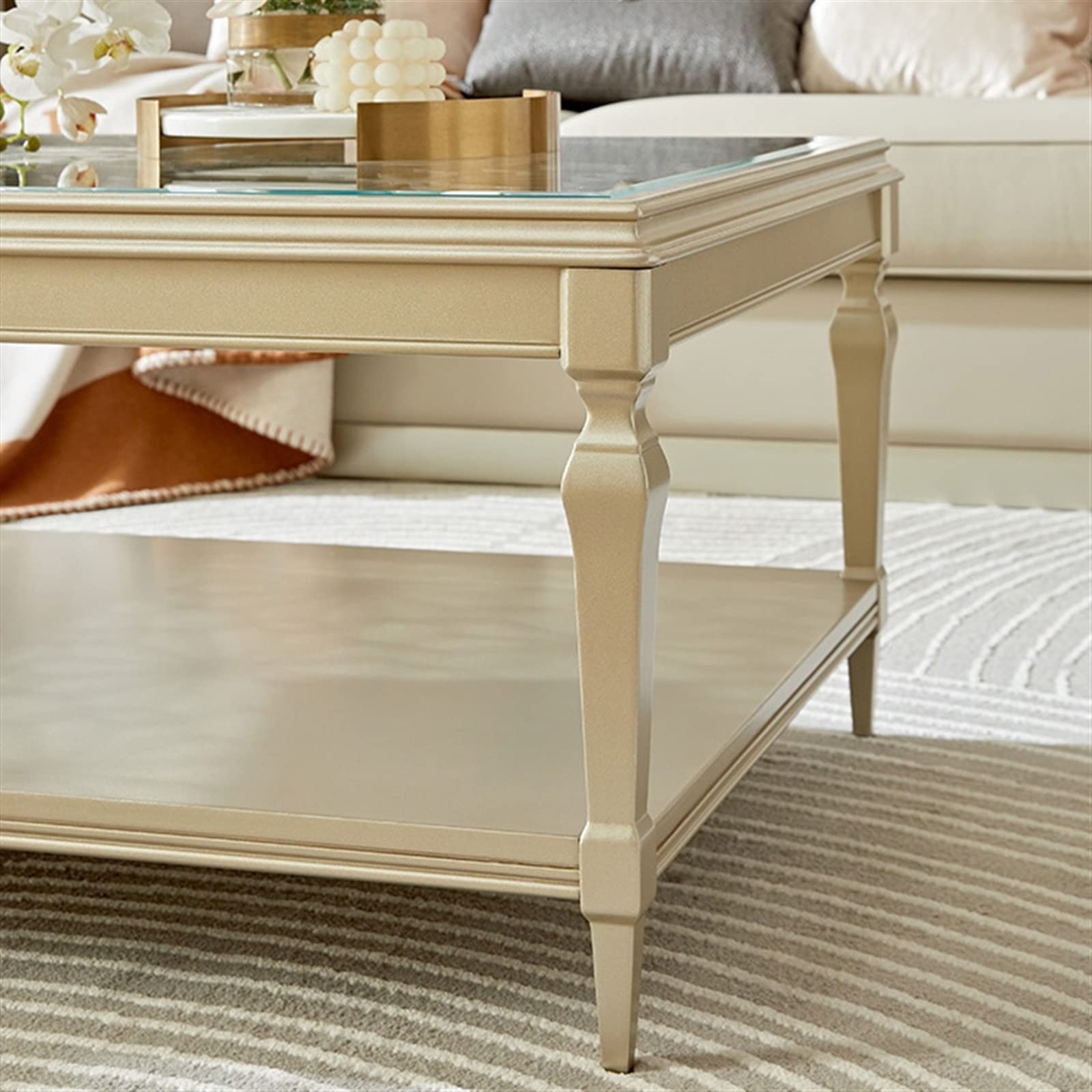 Mesa de centro moderna y sencilla mesa de centro con tallado hueco y parte superior de cristal, sofá rectangular de lujo de 47.2 pulgadas con estante abierto para sala de estar