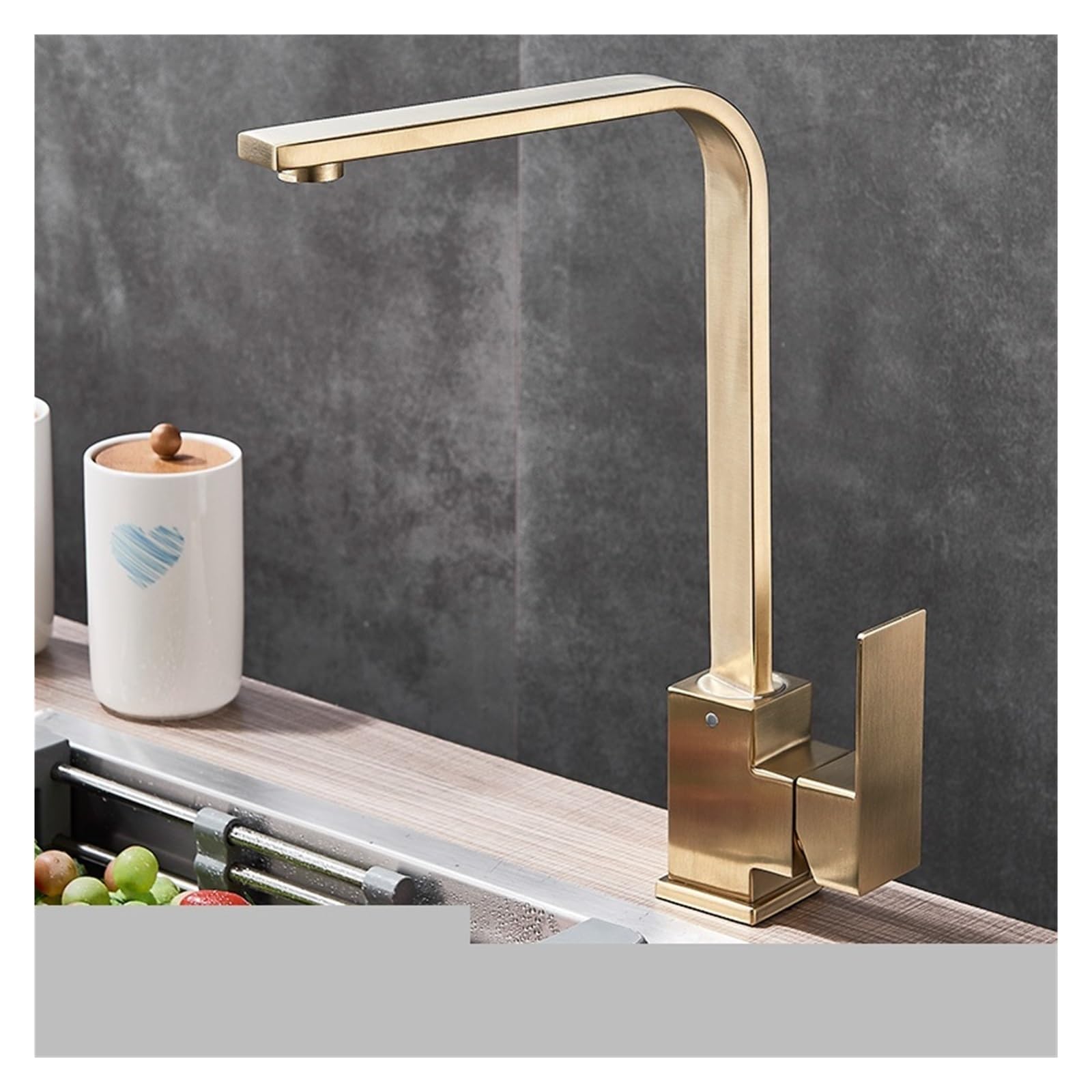 Mitigeur en laiton or brossé de forme carrée pour évier moderne