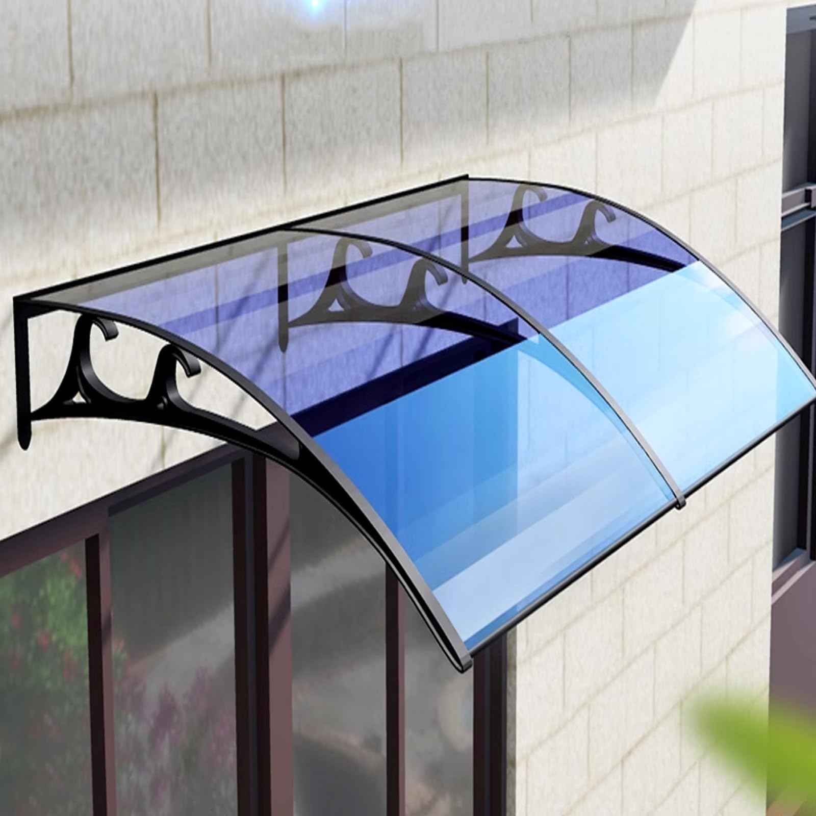 Auvent de porte en polycarbonate bleu qui protège de la pluie et filtre les rayons du soleil