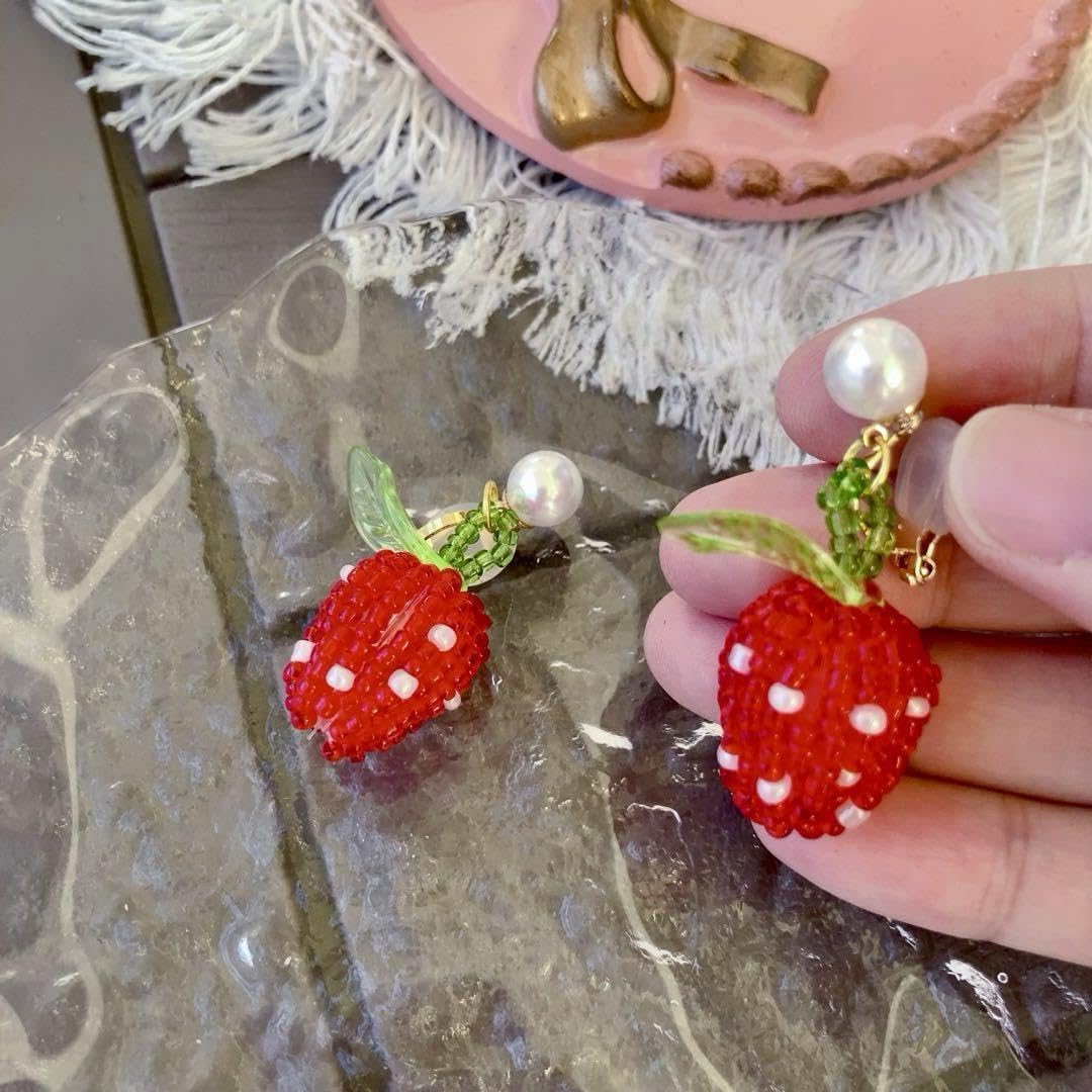 Amazon.co.jp: ビーズ刺繍のイチゴのピアス・イヤリング苺 いちご 果物