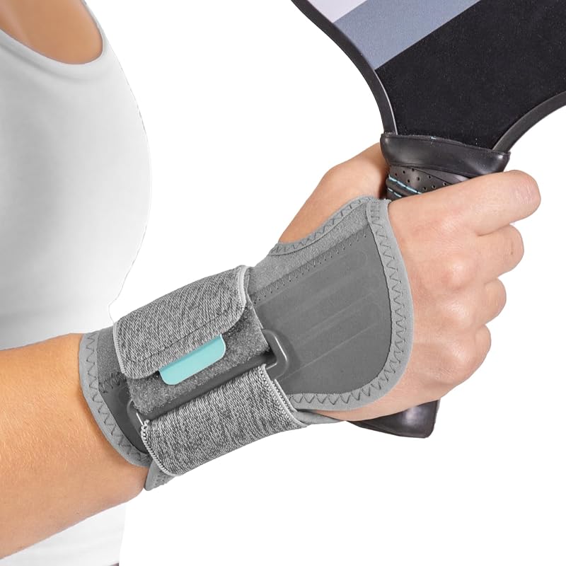 BraceAbility Muñequera para hombres y mujeres – Muñequera de tenis y pickleball, alivio de lesiones zapatillas, recuperación de esguinces de muñeca, soporte de tendinitis, ciclismo, voleibol, golf – mano derecha (pequeño)
