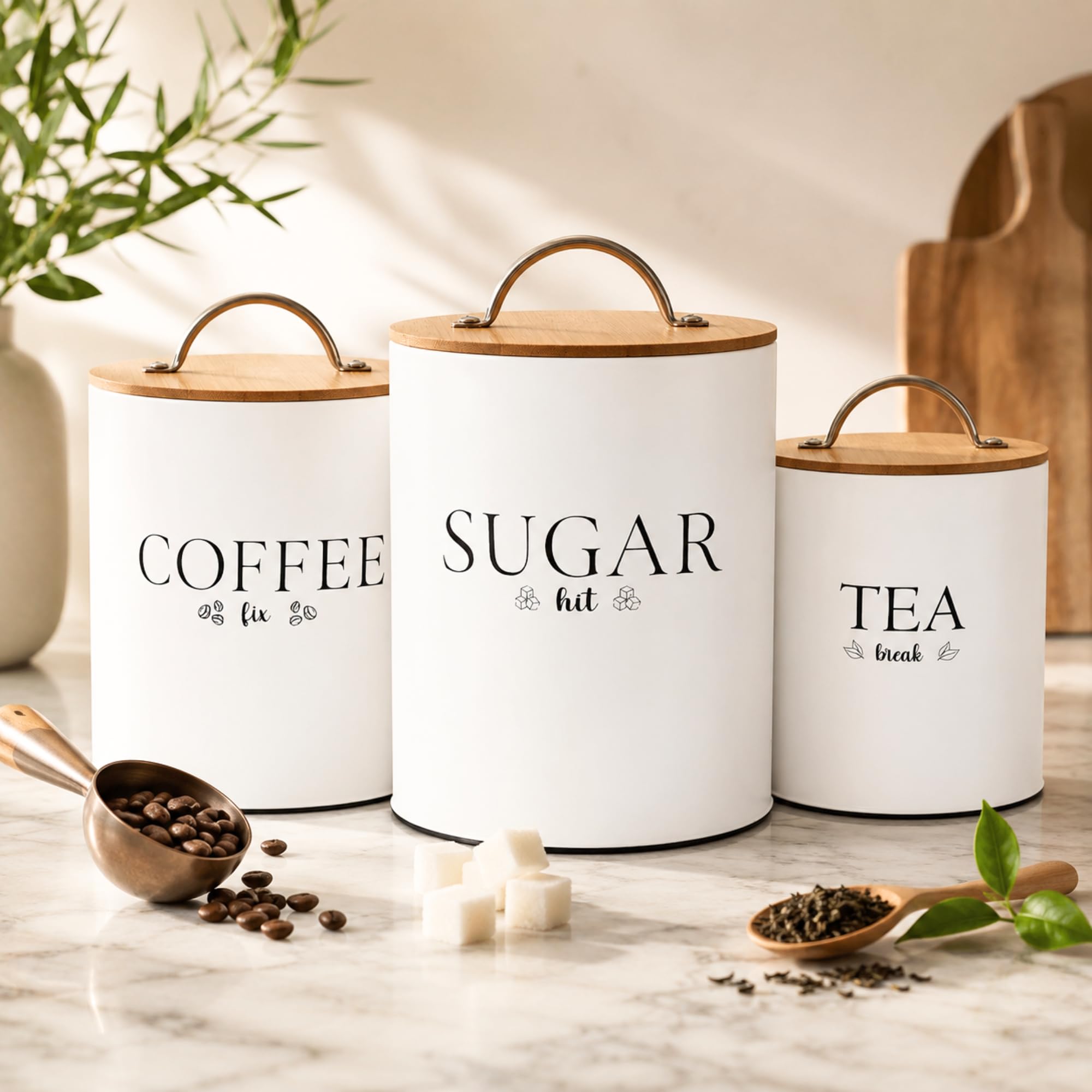 Set di 3 barattoli per tè, caffè e zucchero, per bancone della cucina, chiusura ermetica | Bianco sporco. Coperchio in bambù. Vernice a polvere metallica. Per uso alimentare. Ottima idea regalo