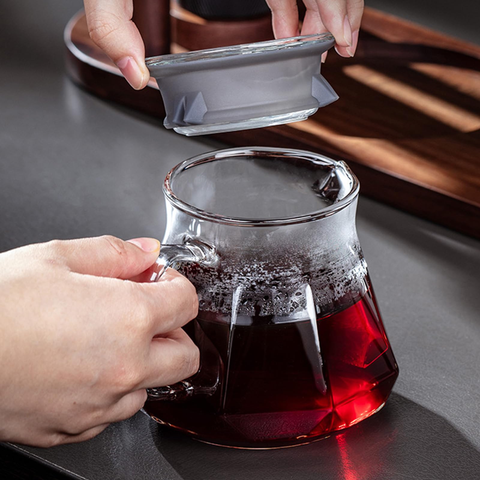 Einfaches Handtropfer Kaffeebrüher Set aus Naturholz und hitzebeständigem Glas Kaffeezubehör für kleine Küchen Einfache Ausstattung