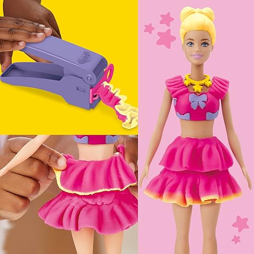 Miniatura 4 de Play-Doh Barbie - Juego de volantes y lazos, haz ropa de muñeca con compuesto de modelado y 9 accesorios de moda, artes y manualidades para niñas y