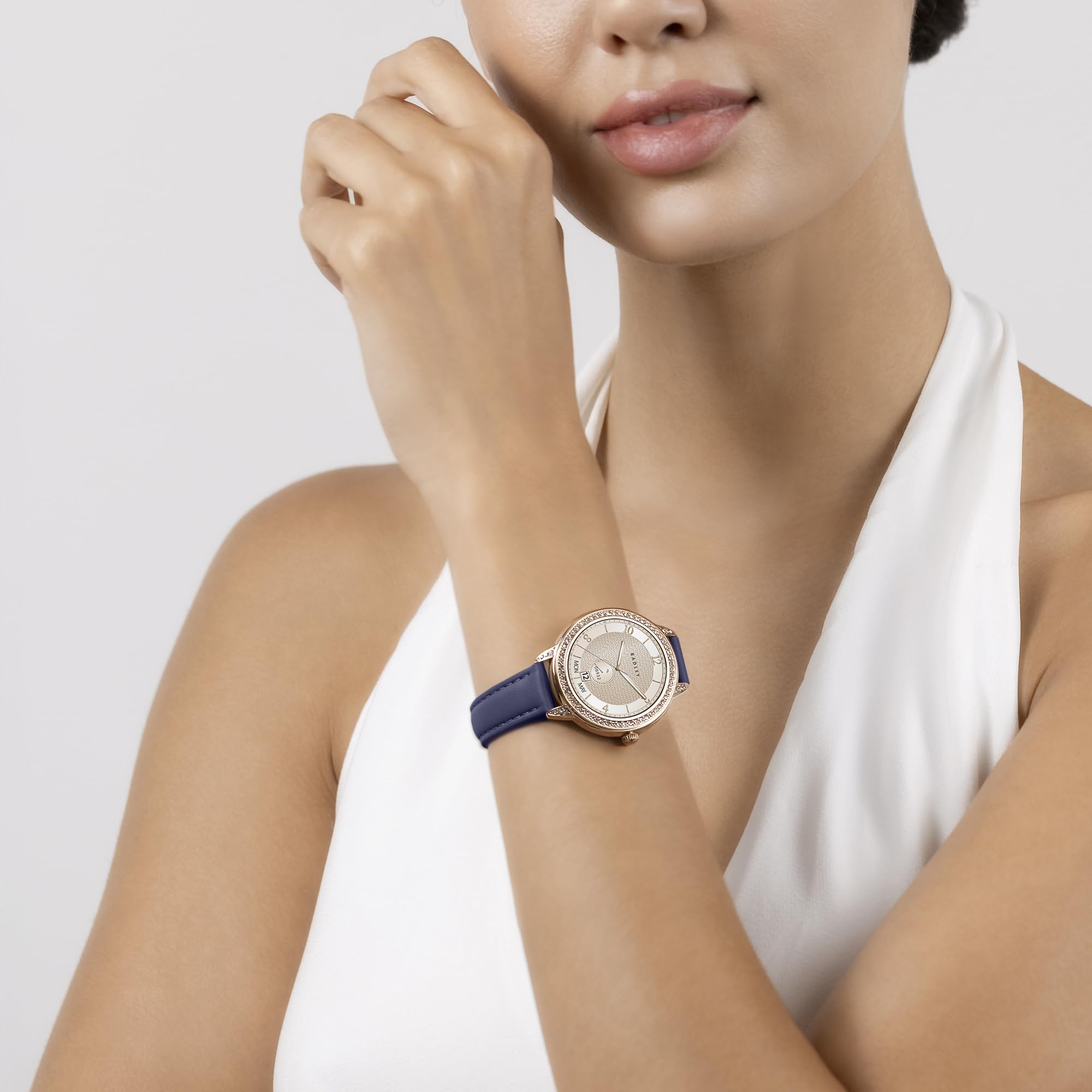 RADLEY Seria 33 Amoled HD Smart Watch dla kobiet z ponad 100 trybami sportowymi, tętnem, licznikiem kroków, IP68, monitorem aktywności, monitorowaniem snu i niebieskim skórzanym paskiem do iOS,