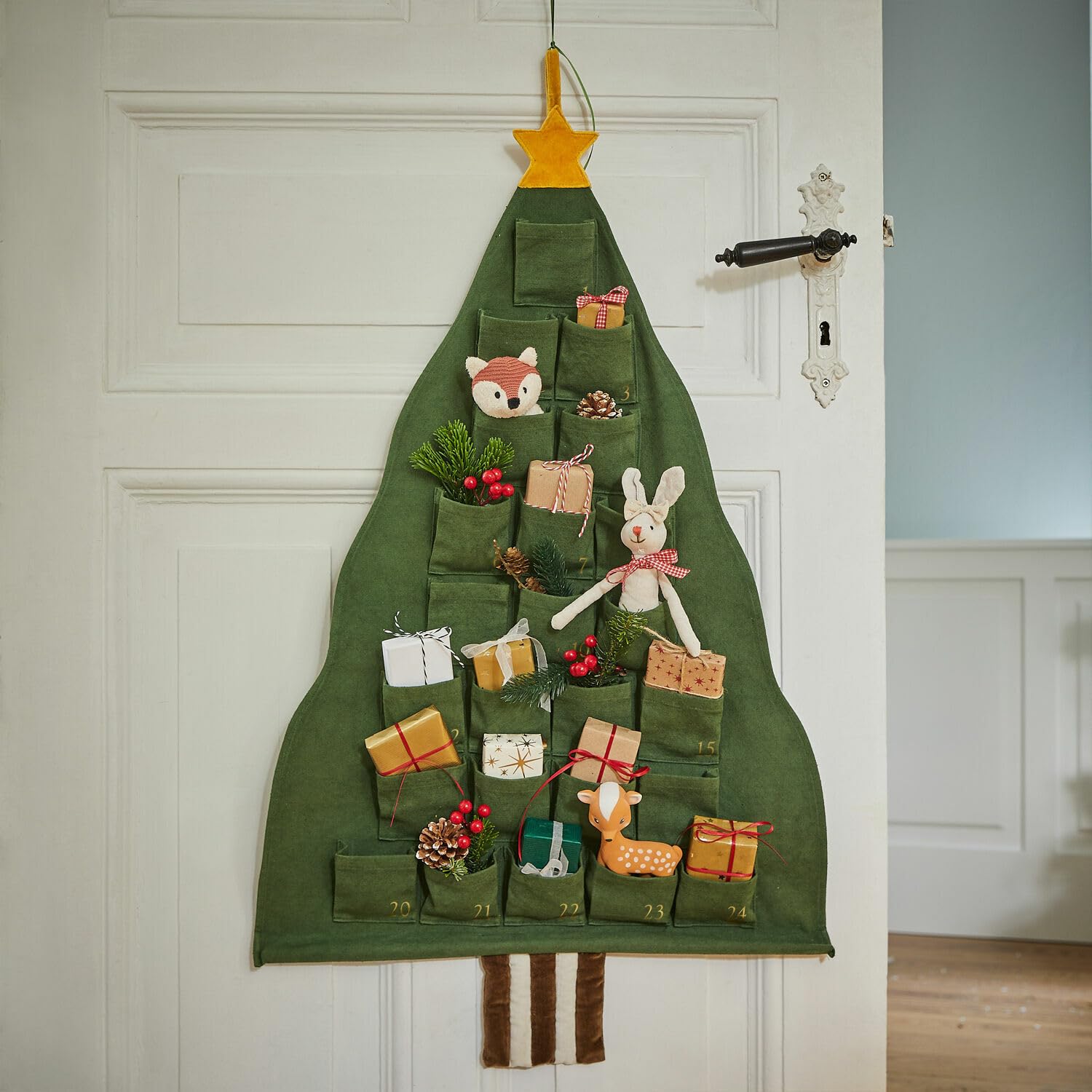 LOBERON Adventskalender Talira, in Form eines Weihnachtsbaums, Handgewebt, Bedruckte Nummerierung, Individuell Befüllbar, Adventszubehör, Advent, Baumwolle, Bambus, grün