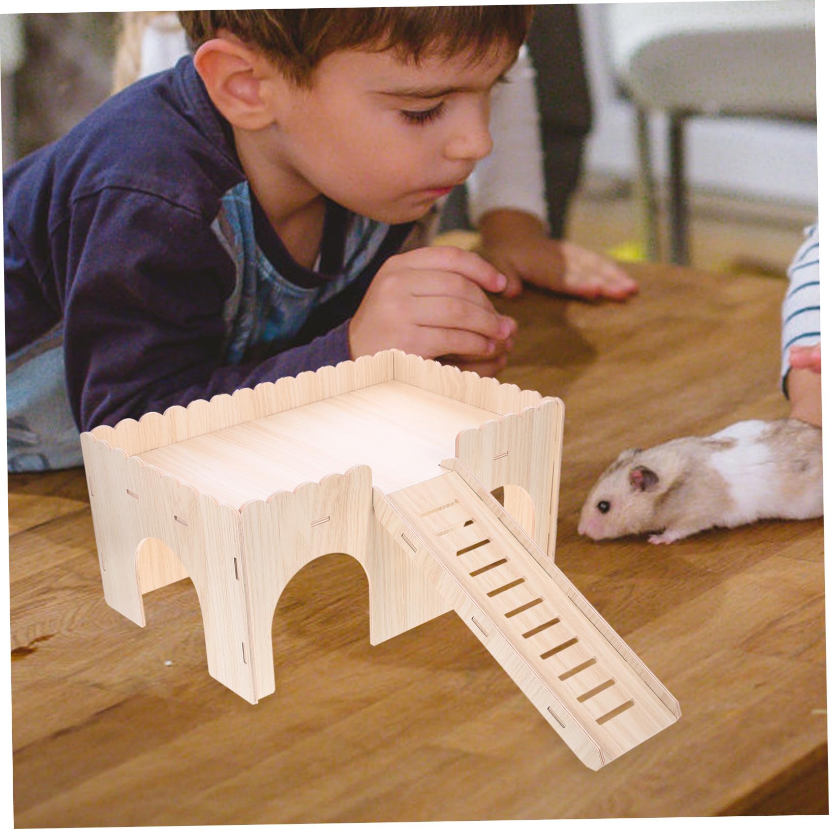 Holz Haustierhütte mit Schlitten, Villaförmig Beige für Kleintiere