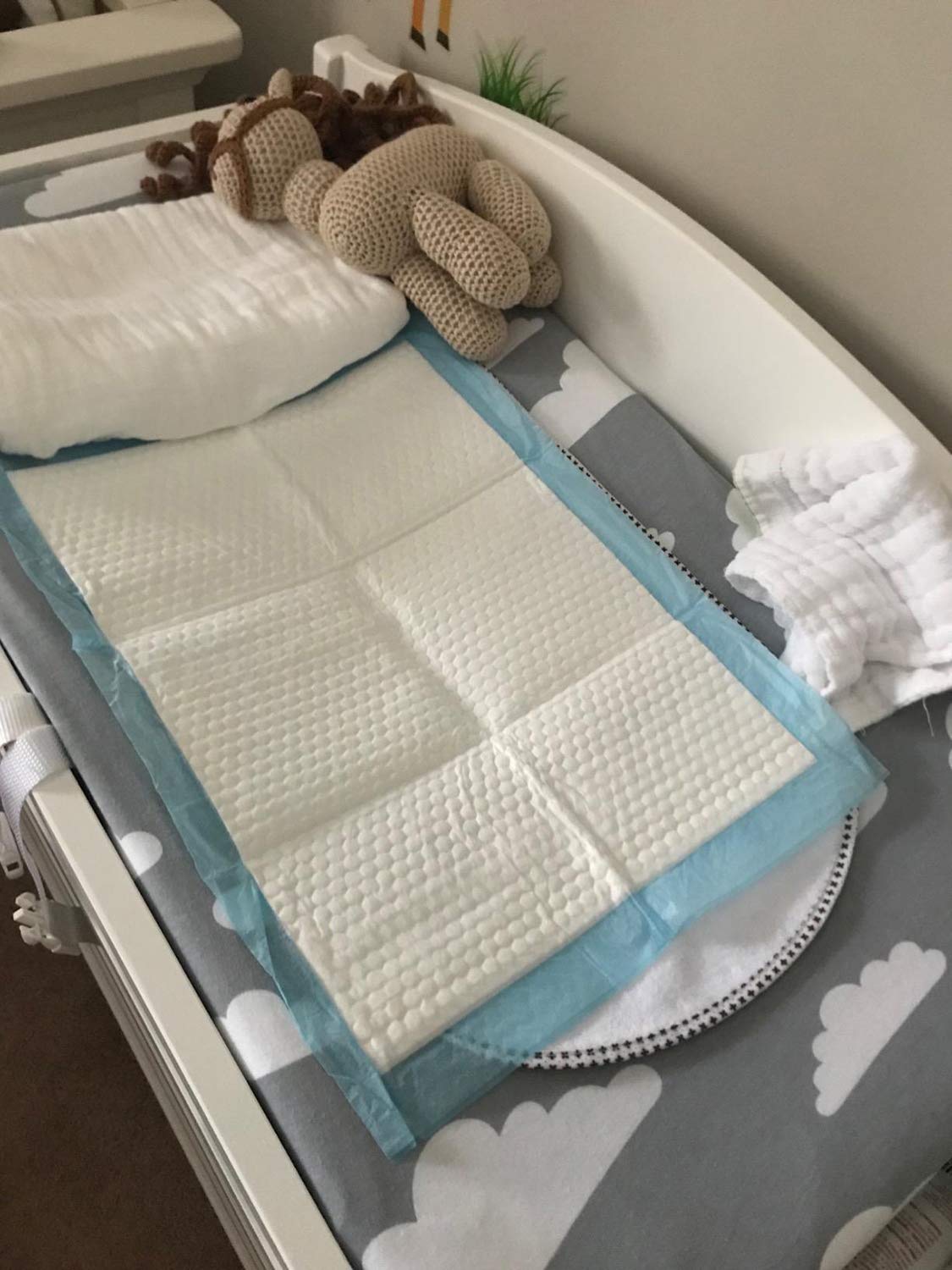 Cambiador desechable para bebé, 100 Unidades Gruesas y de Alta absorción para incontinencia con Tela no Tejida Transpirable, Impermeable, Suave, Almohadilla Inferior de 13 x 18 Pulgadas, Extra Gruesa
