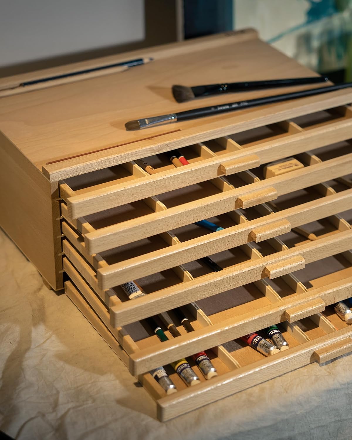 DJAR 6-Drawer Art Supply Storage Box, Portable Beech Wood Organizer with Removable Dividers for Brushes, Pastels, Markers, and Other Art Tools, Natural