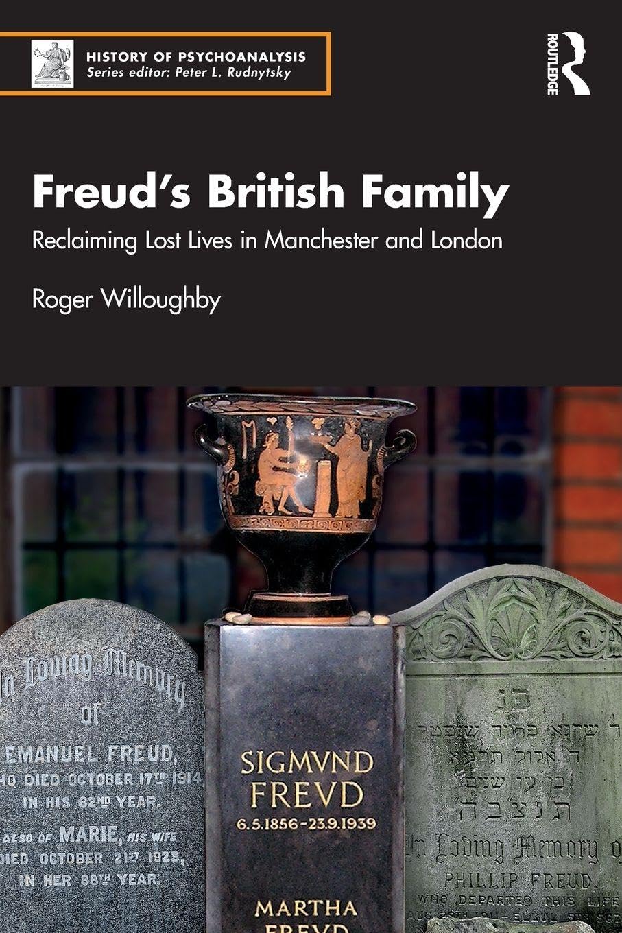 Freud's British Family by Roger Willoughby (Paperback Book)