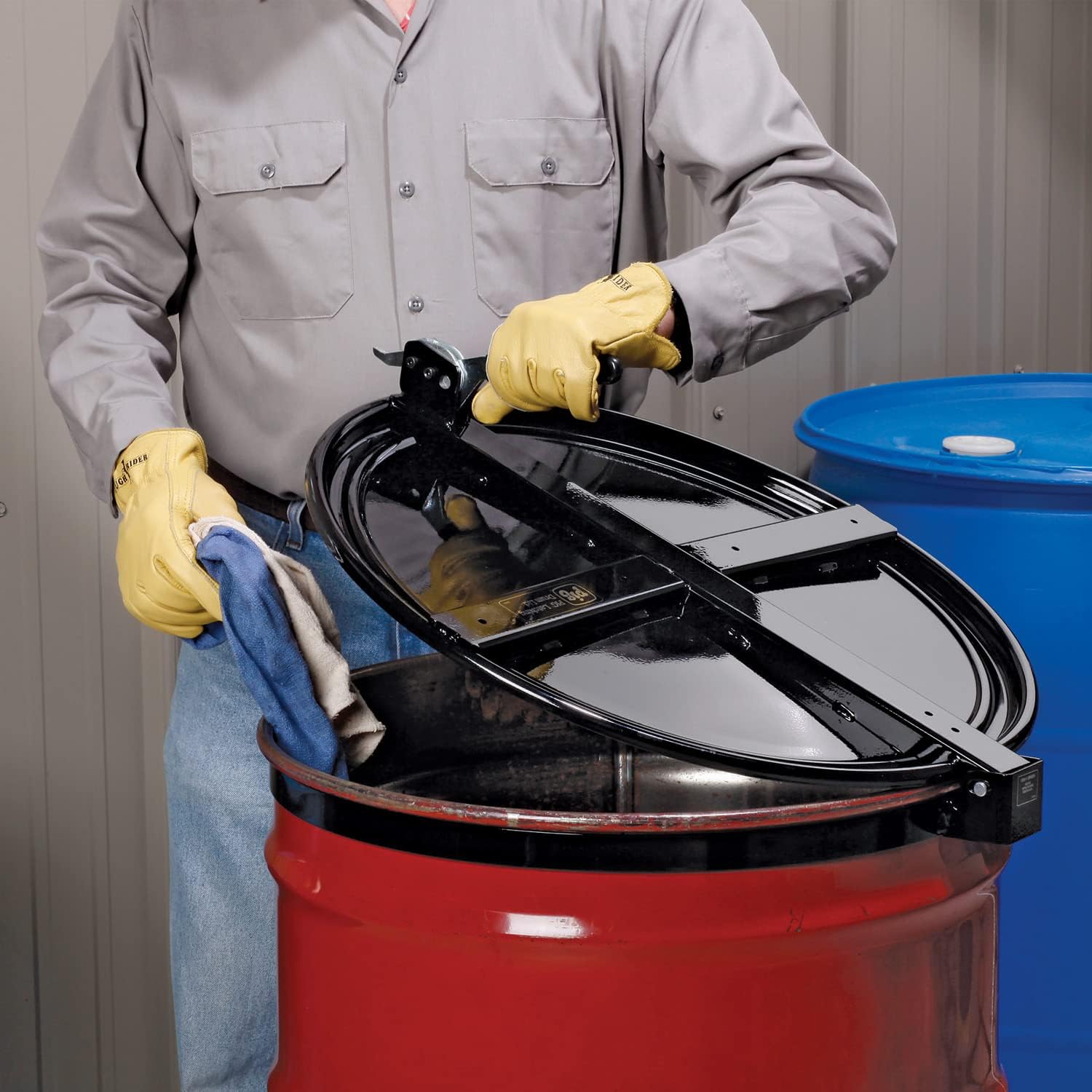 New Pig Drum Lid | Latching Drum Lid | For 55 Gal Steel Drums | Bolt-Ring | Black | DRM659-BK