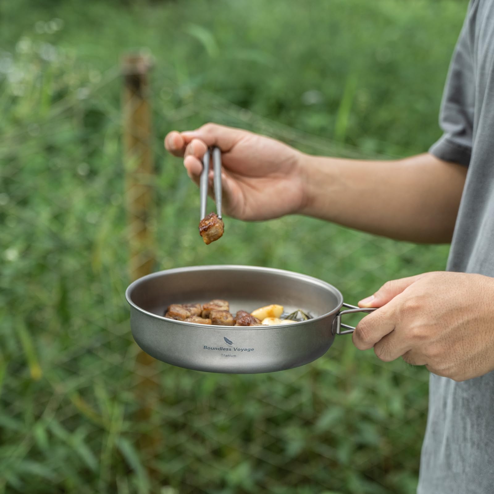 iBasingo Titan Pfanne Camping Bratpfanne 18 cm Frying Pan mit Klappgriff Ultraleichte 1 Person Reise Kochgeschirr Dish Picknick Tragbar Plate Skillet Cooking Kit für Outdoor Wander Rucksäcke Ti2063C