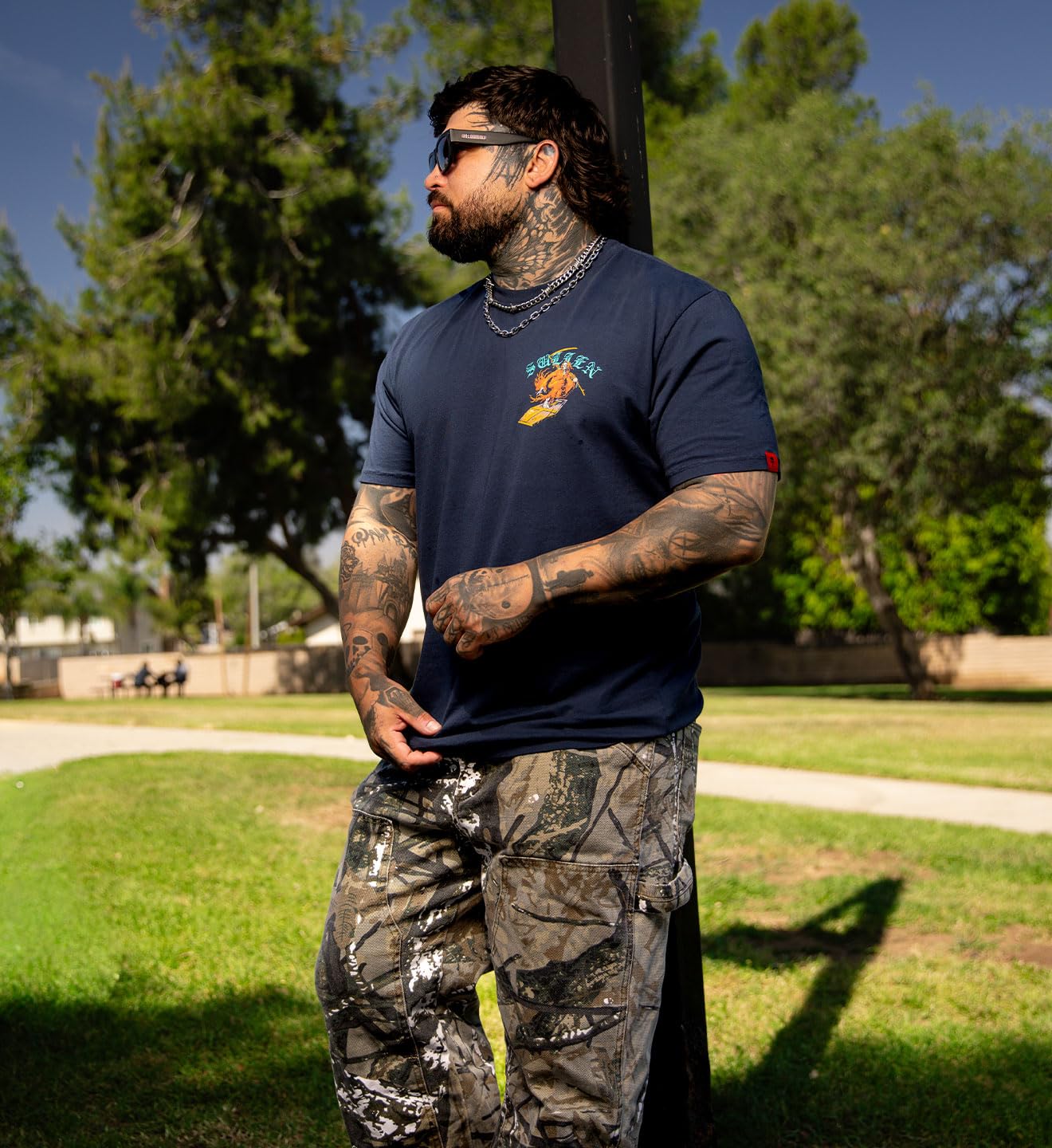 Sullen Herren Grim Surf Division Choloha Capsule Tattoo Lifestyle Graphic Premium Baumwolle Kurzarm Tee