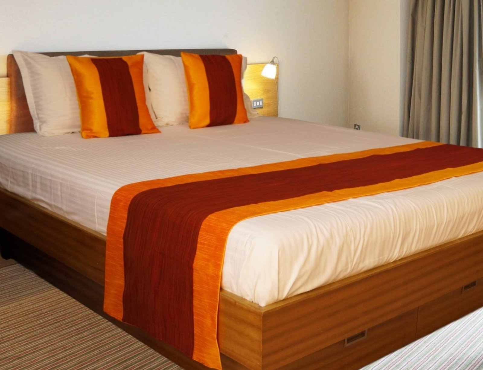 Vissage Classic Plain Silk Double Bed Runner with 2 Cushion Covers , Multicolour , Standard