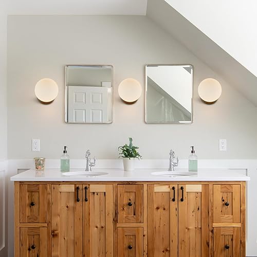 Miniatura 3 de BOKT Aplique de pared moderno de globo grande, latón de mediados de siglo, lámpara de pared dorada de vidrio blanco esmerilado, aplique de pared