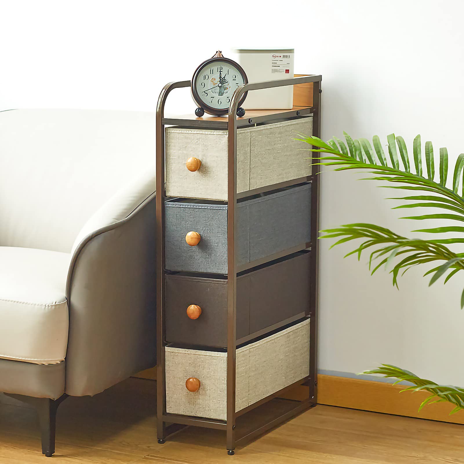 Tour de rangement verticale pour un bureau d'étudiant ou un coin télétravail ordonné