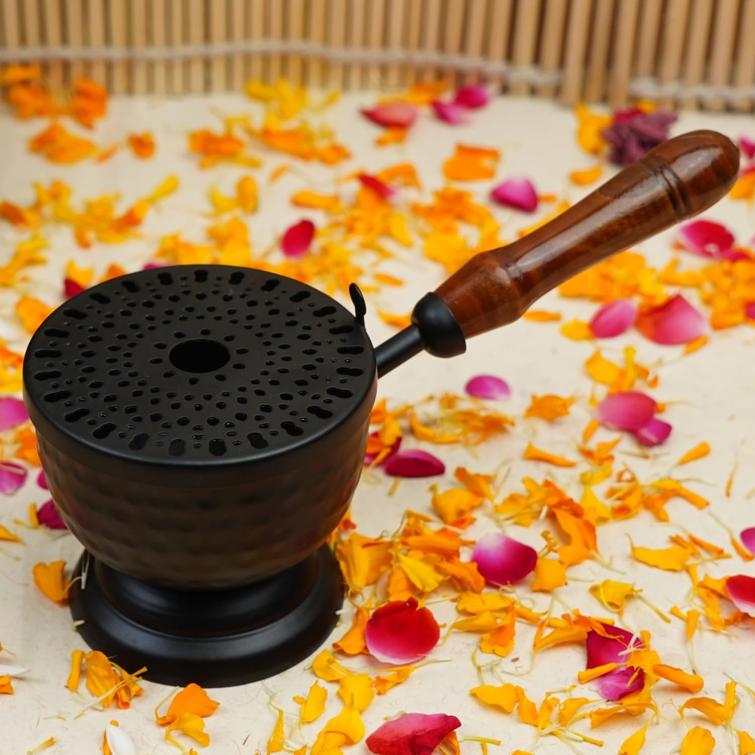 Brûleur d'encens en métal martelé Loban Dani pour rituels et puja de maison 23cm