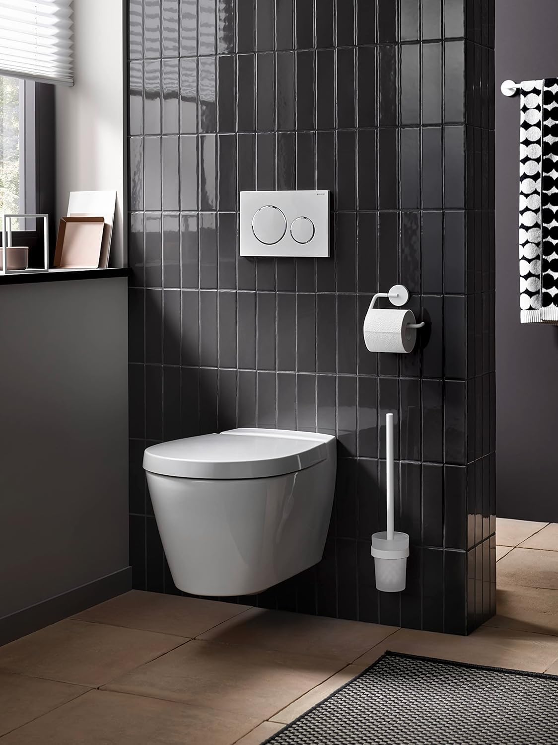 EMCO Round WC-Bürstengarnitur, Toilettenbürste mit Halterung und Griff aus Metall und Behälter aus Kunststoff, hochwertige WC-Bürste zur Wandmontage Weiß Weiß