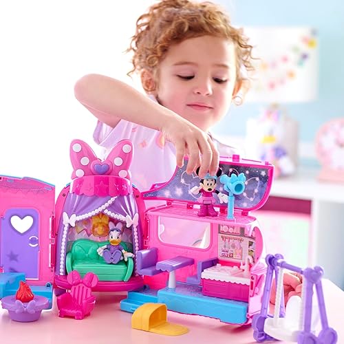 Miniatura 2 de Disney Junior Glamcamper Minnie Mouse Bows-A-Glow Rolling Glamper Figuras y juego de 13 piezas, juguetes oficiales para niños a partir de 3 años,