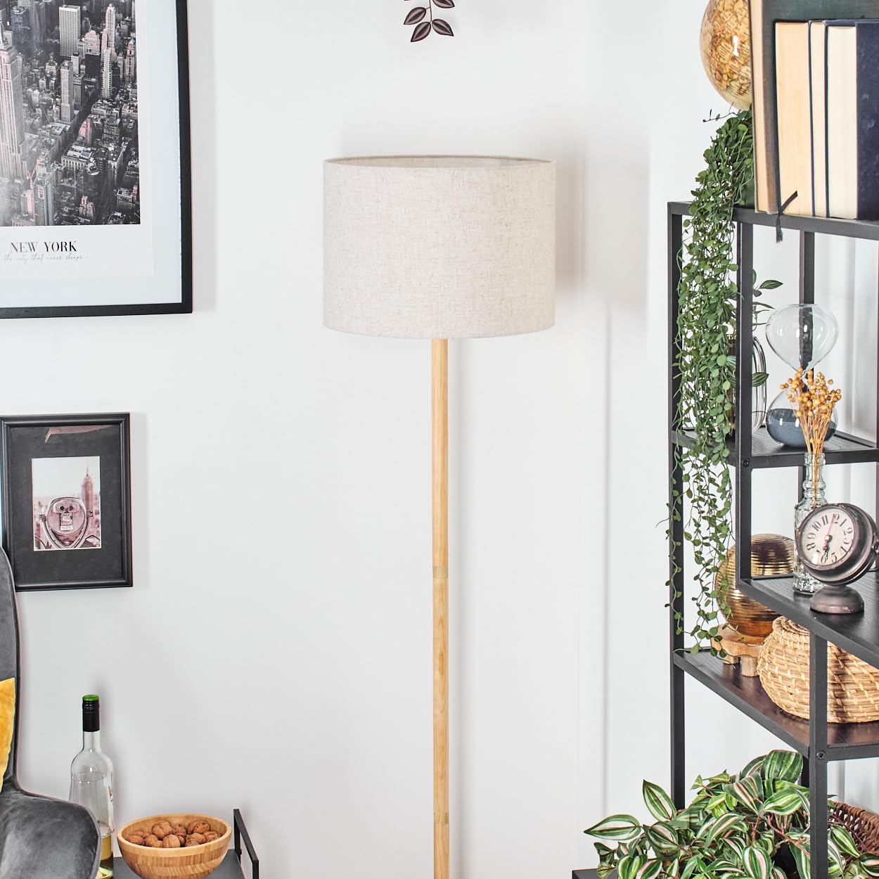HOFSTEIN Stehleuchte Bassagoda, Stehlampe mit Holzfuß und Schirm aus Stoff, E27, skandinavisches Design, Boho-Style, Höhe 165cm, Ø 40cm, Fußschalter - Wohnzimmer, Schlafzimmer, Esszimmer, Flur, Büro