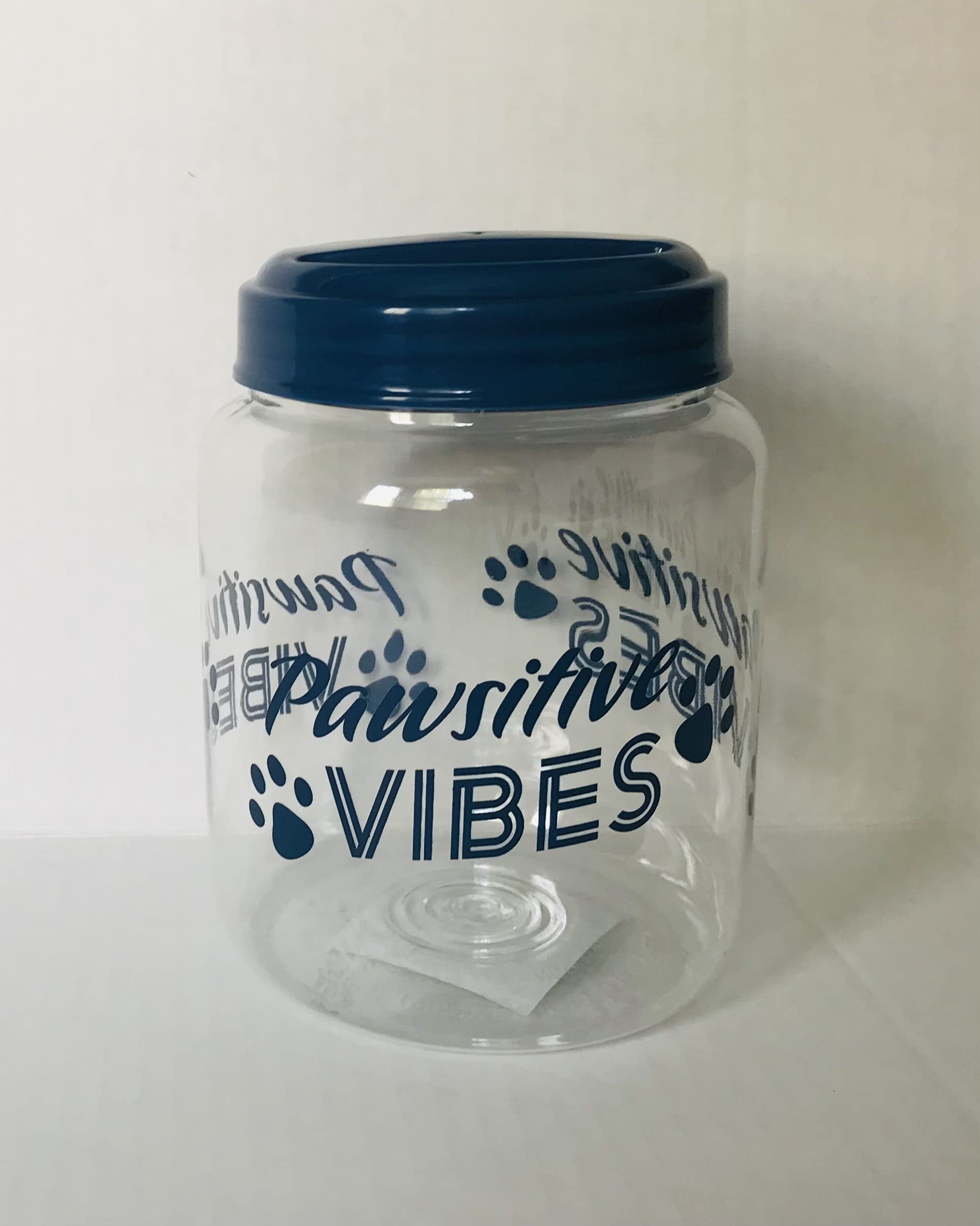 COT Recipientes herméticos de plástico sin BPA para perros y gatos, recipientes de almacenamiento de alimentos, tarros de color azul marino y rojo con huellas de patas (juego de 2)