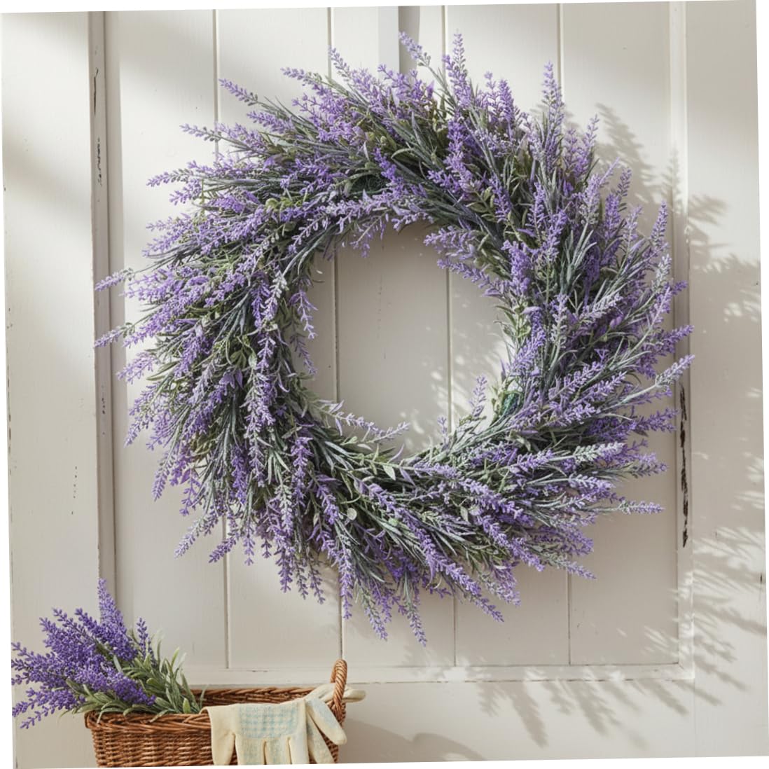 Decoration printemps pour mur et couronne lavande pour sublimer une entree sans entretien