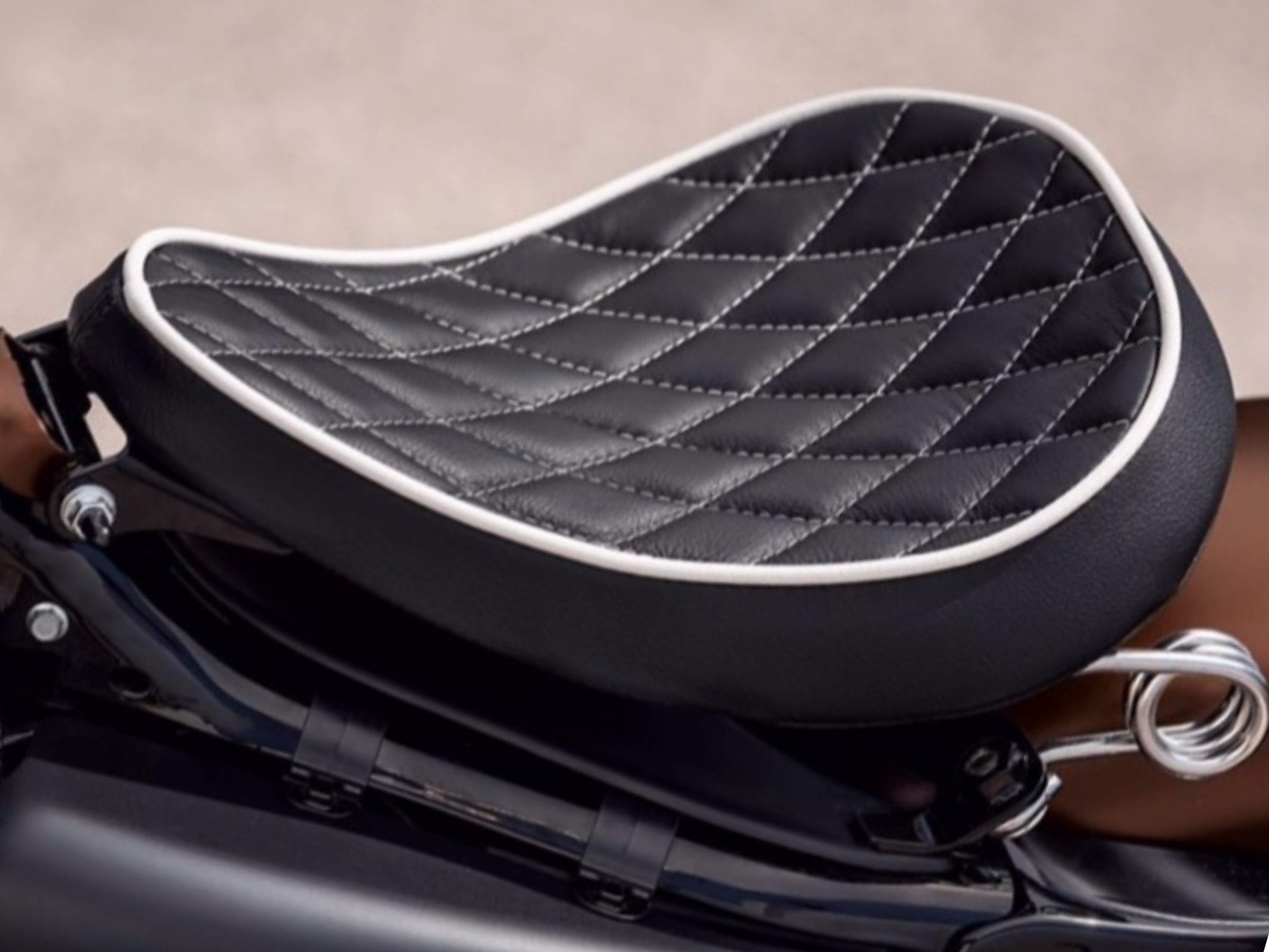 Amazon | 本革 ブラックダイヤモンド SOLO スプリングシート HARLEY 