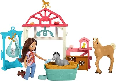 Dreamworks Spirit – Spirit Establo de Lucky Muñeca morena con cuadra, potro y accesorios de juguete (Mattel HCH37)