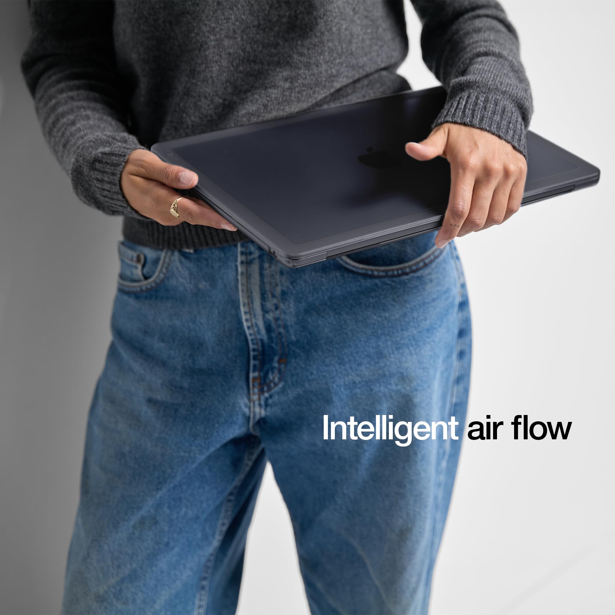 Amazon.com: Incase Edge Hardshell with Makrolon® - MacBook Air 15