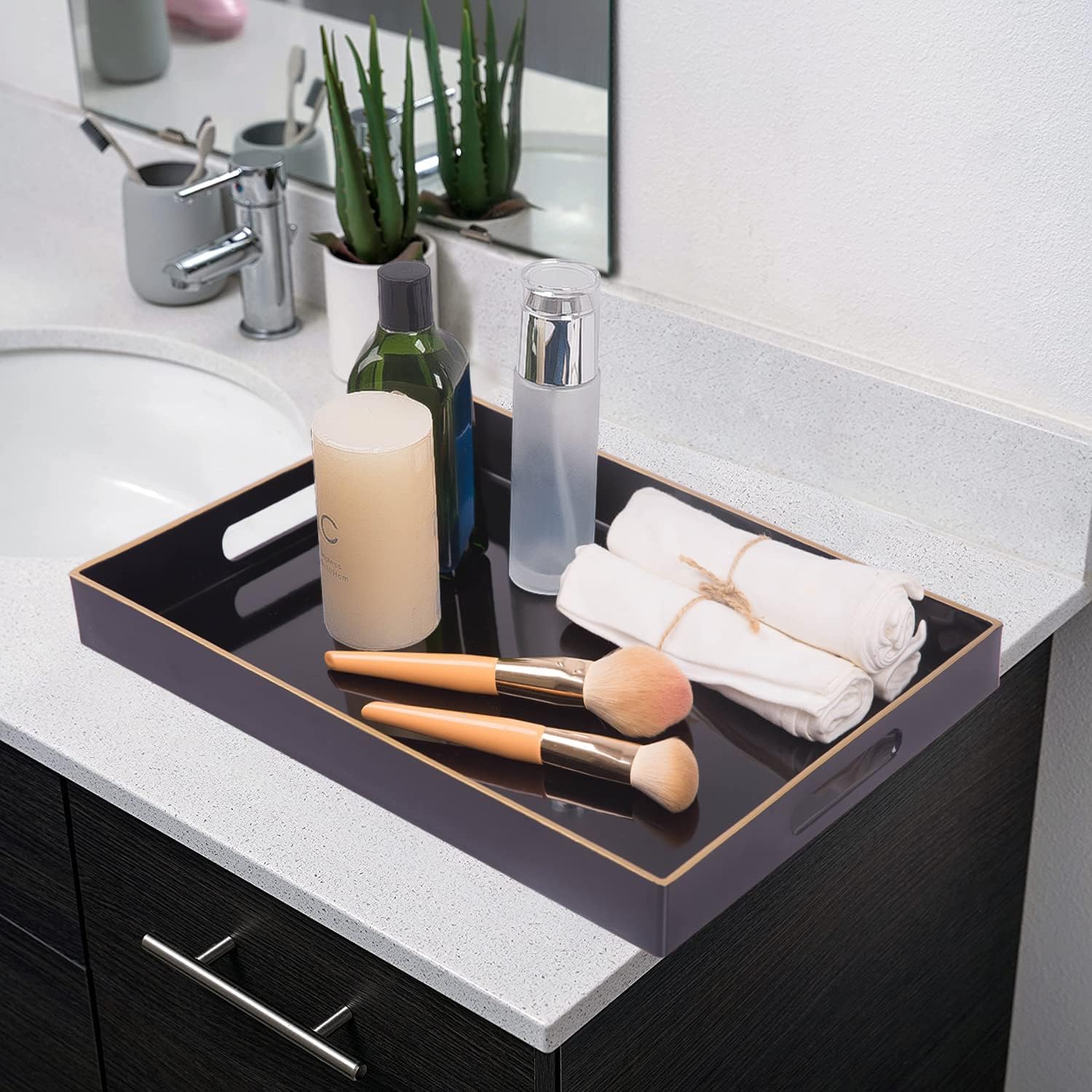 MAONAME Bandeja de servir negra con asas, bandeja decorativa rectangular, moderna bandeja de mesa de café, bandeja otomana de plástico para baño, decoración, 15.7 x 11.8 x 1.57 pulgadas