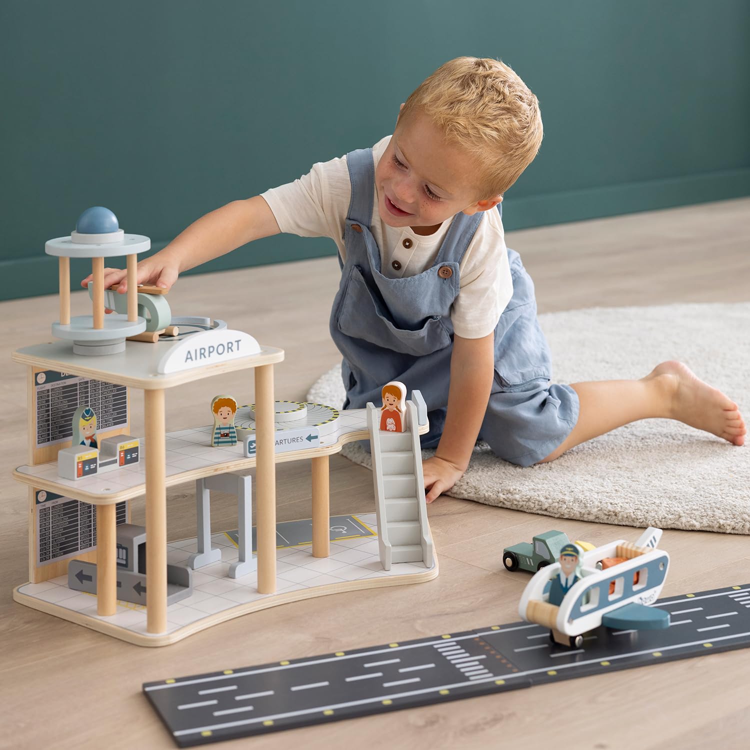 howa Spielzeug Flughafen Holz mit Flugzeug & Hubschrauber – Flugzeugspielset mit Landebahn, Tower, Fahrzeugen & 4 Spielfiguren – Holzspielzeug Set inkl. 18-teiligem Zubehör 7018