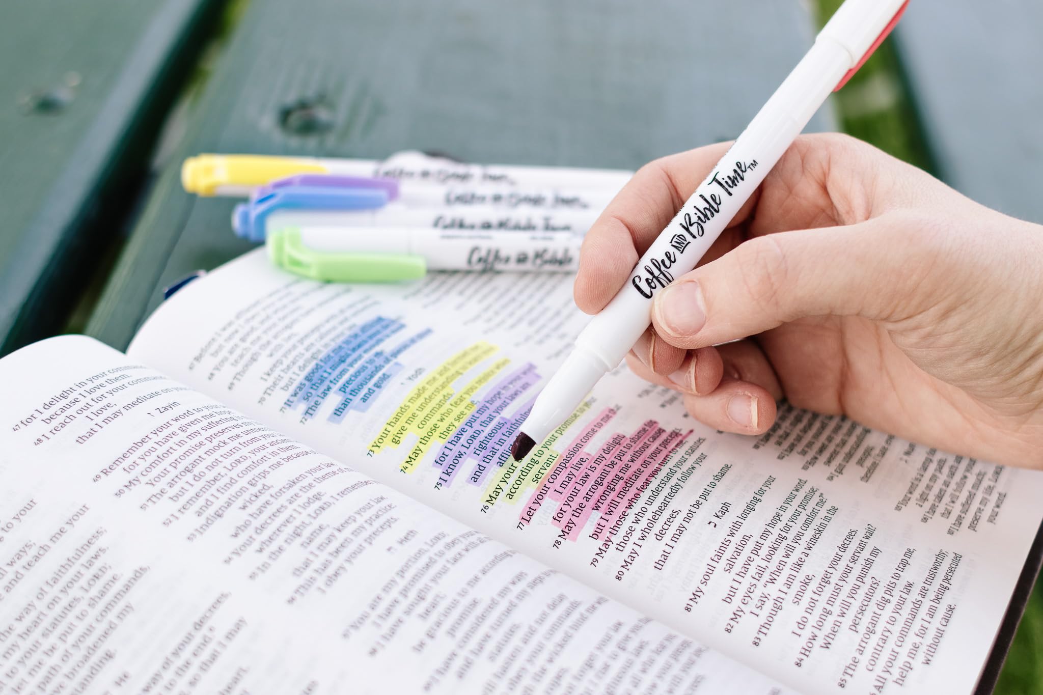 Estetyczne zakreślacze biblijne "Coffee & Bible Time" bez przebarwień, 5 sztuk w różnych pastelowych kolorach, miękkie dłuto i końcówka kulkowa, łatwe w trzymaniu i szybkoschnące, do dziennika,