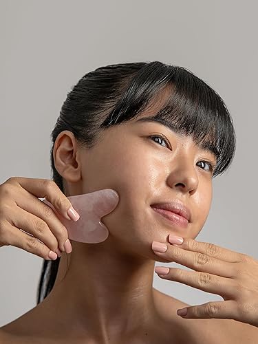 Miniatura 8 de Mount Lai - El juego de spa facial de cuarzo rosa  Rodillo facial de cuarzo rosa y juego de Gua Sha  Herramientas de Gua Sha para aliviar la tensión