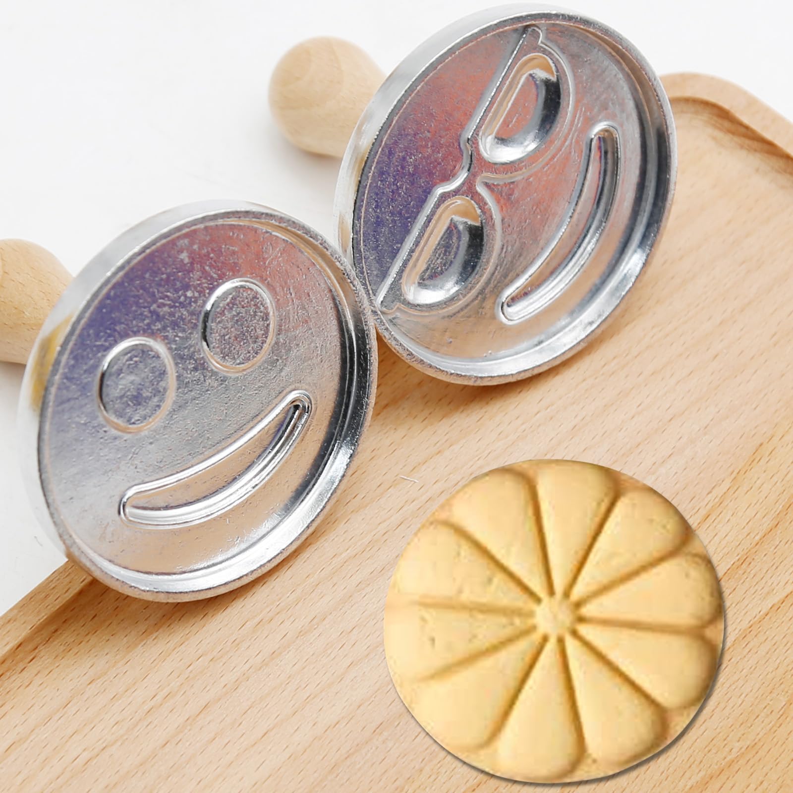 Hoypeyfiy 6 sellos de galletas para hornear, sellos geométricos de cítricos y emojis con mango de madera dura natural, molde redondo de metal de 3 pulgadas para pasteles, pasteles, horneados