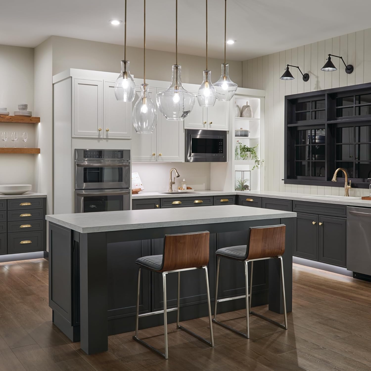 KICHLER Everly 15.25" 1-Light Bell Pendant with Clear Glass in Natural Brass, for a Kitchen Island, Dining Nook, or Home Bar, (15.25" x 10.5") 42456NBR