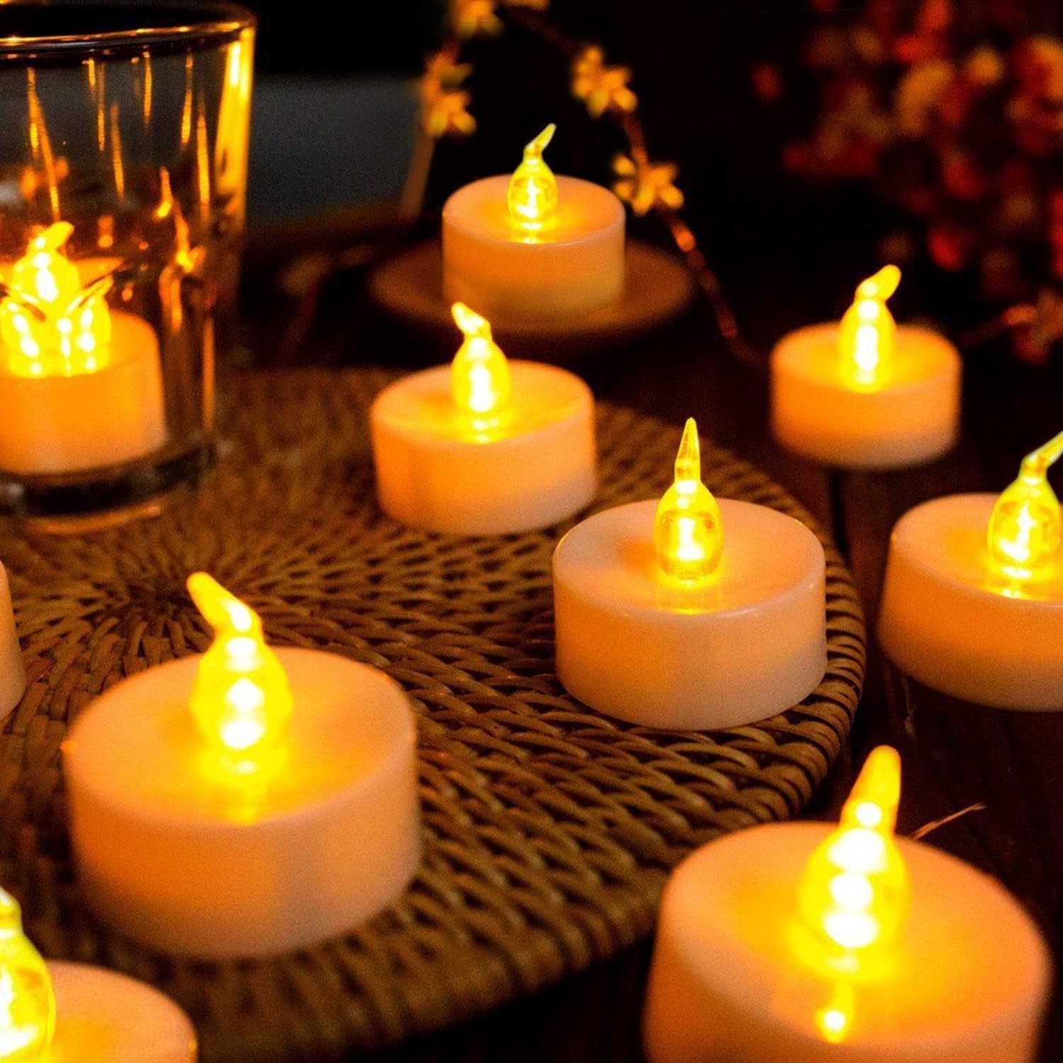 Beneve - Juego de 24 velas LED sin llama, realistas y brillantes, parpadeantes, funcionan con pilas, de larga duración, para bodas, vacaciones, fiestas, decoración de interiores…