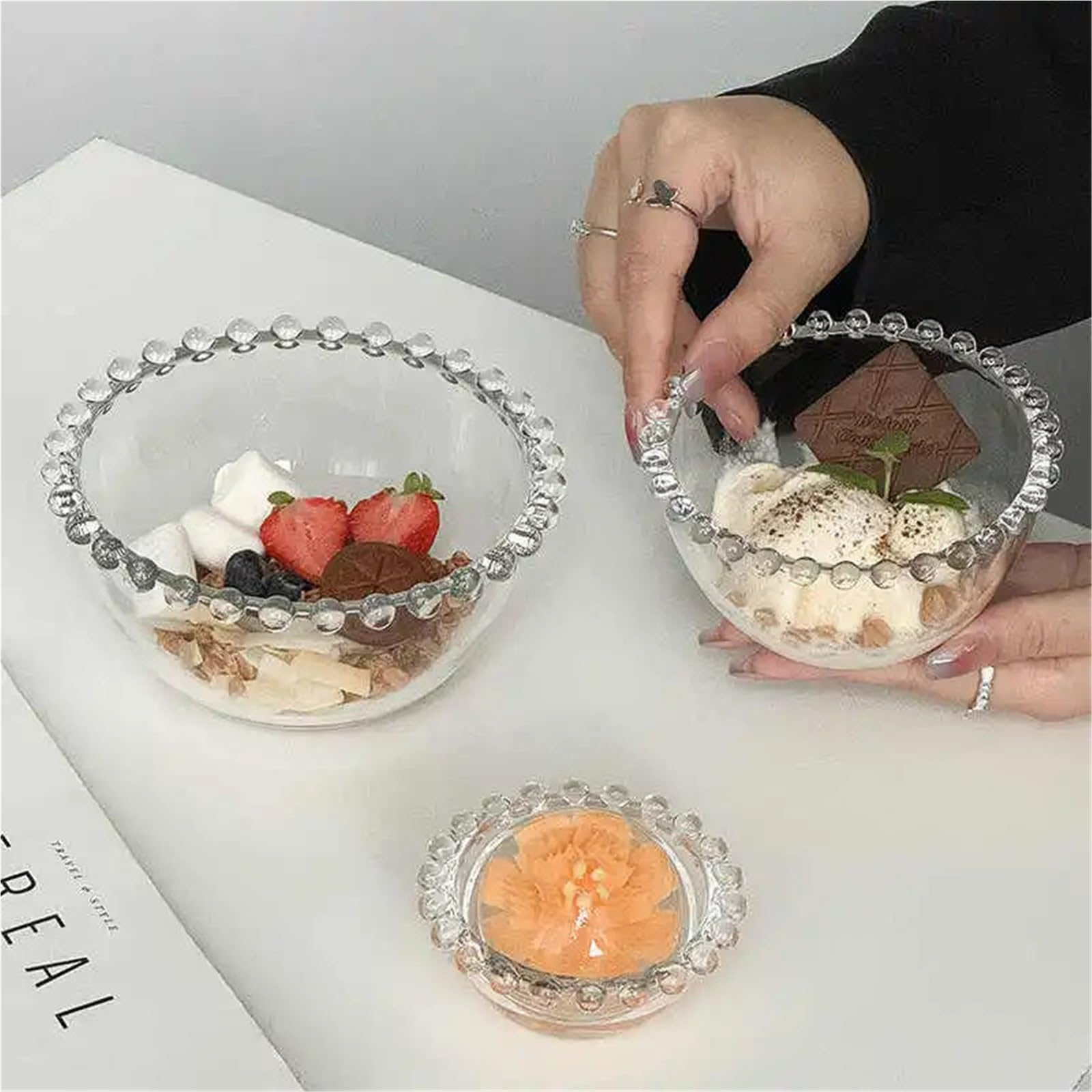 Coppe Gelato 2 pz Bordo in Rilievo Ciotola di Vetro Dessert Ciotole for Gelato Casa Ciotola di Insalata di Frutta Piattino Farina d'avena Yogurt Ciotola da Tavola per Dessert(7.5cm)