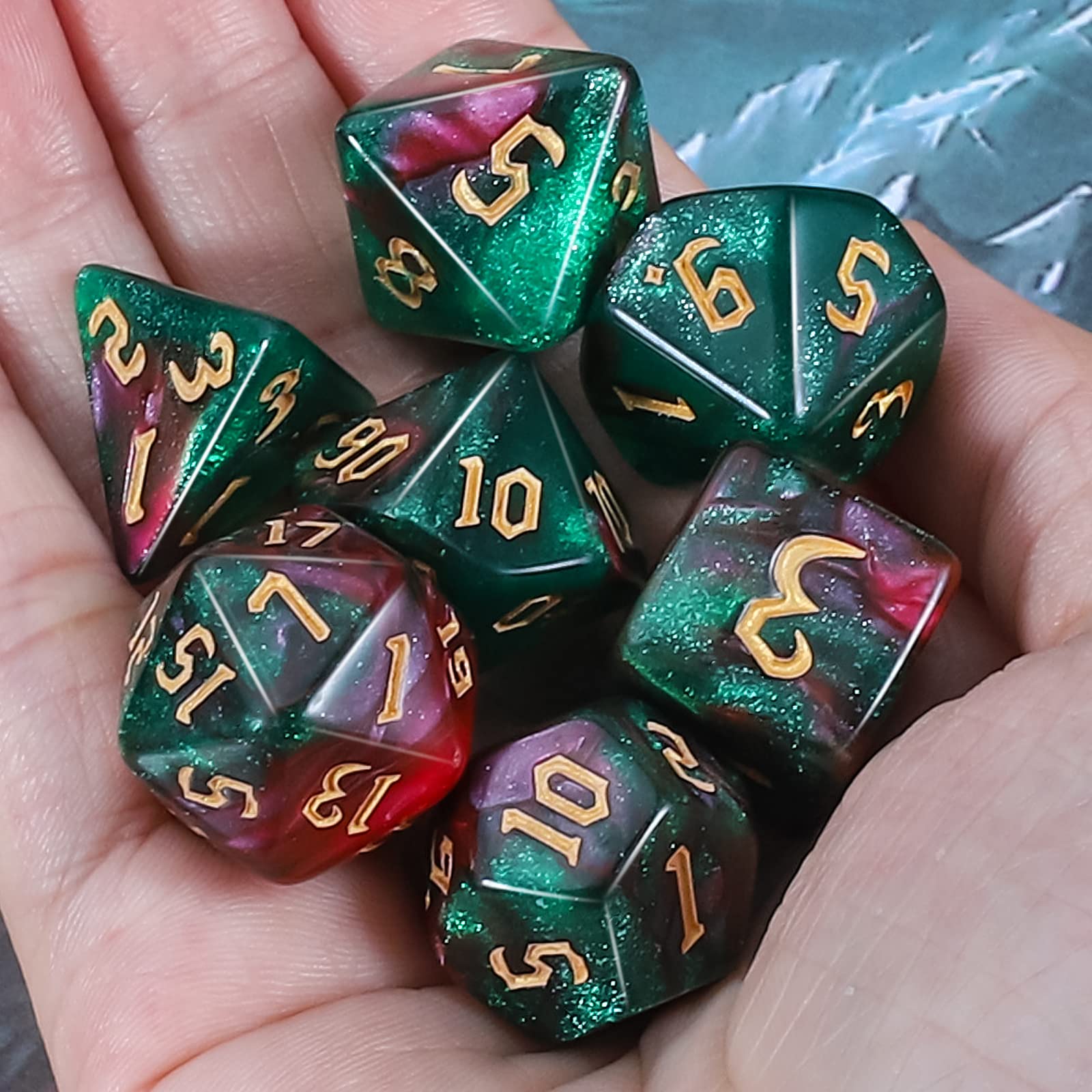 QMAY DND Dice Polyhedral Dice Set – 7 pezzi per Dungeon and Dragons MTG RPG D&D D20, D12, D10, D%, D8, D6, D4 (verde e rosso + glitter)