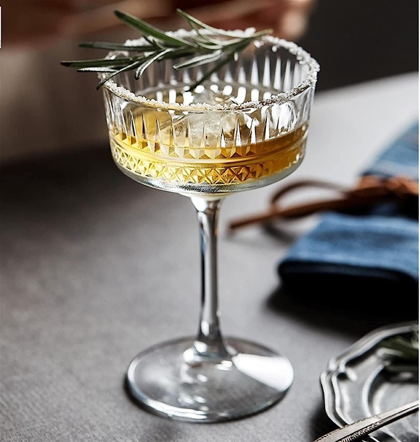 Oceano Set di 4 Calici Champagne e Cocktail in Cristallo Intagliato Coppe Retrò in Stile Vintage da 250ml Ideali per Bollicine, Martini e Dessert Design Elegante per Cerimonie e Feste
